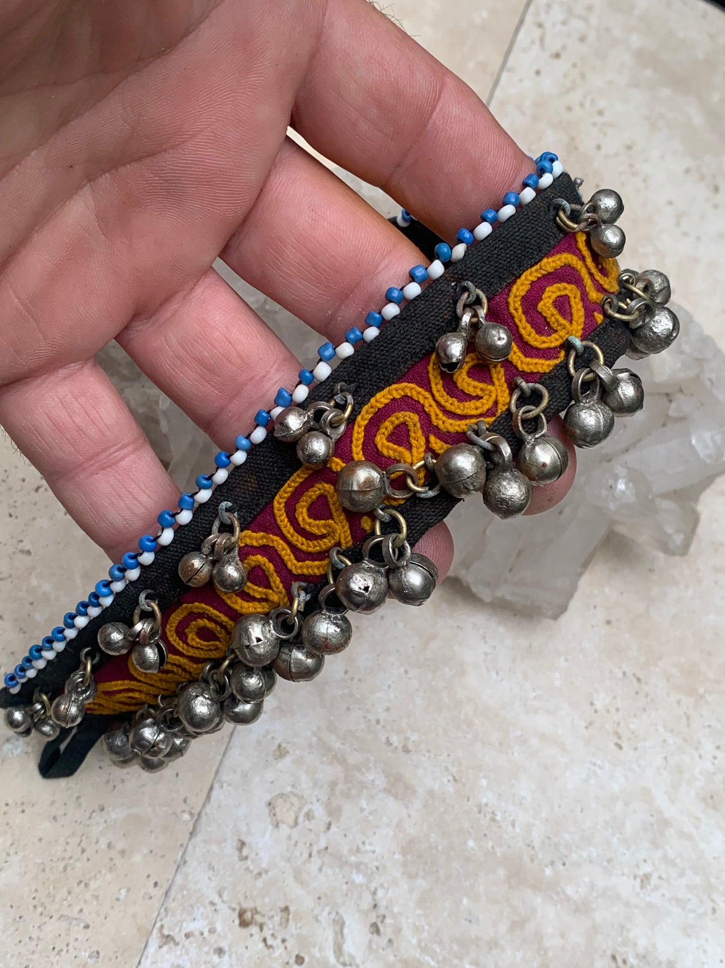 Sélection de bracelets de danses pour chevilles ou autres, fait en textile et perles/ clochettes en métal. Fabrication artisanale faîte en Afghanistan. Parfait pour l'accompagnement !