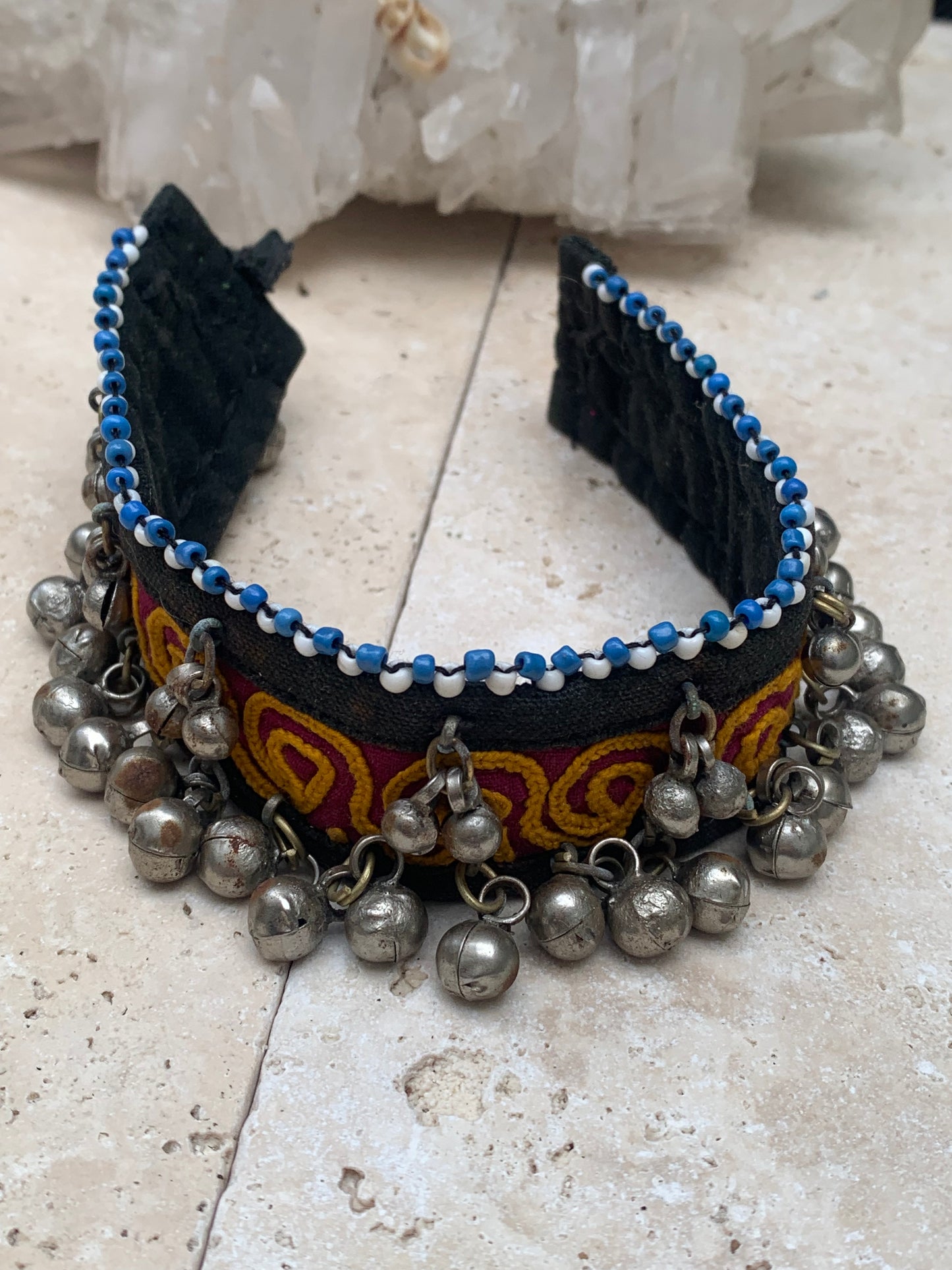 Sélection de bracelets de danses pour chevilles ou autres, fait en textile et perles/ clochettes en métal. Fabrication artisanale faîte en Afghanistan. Parfait pour l'accompagnement !