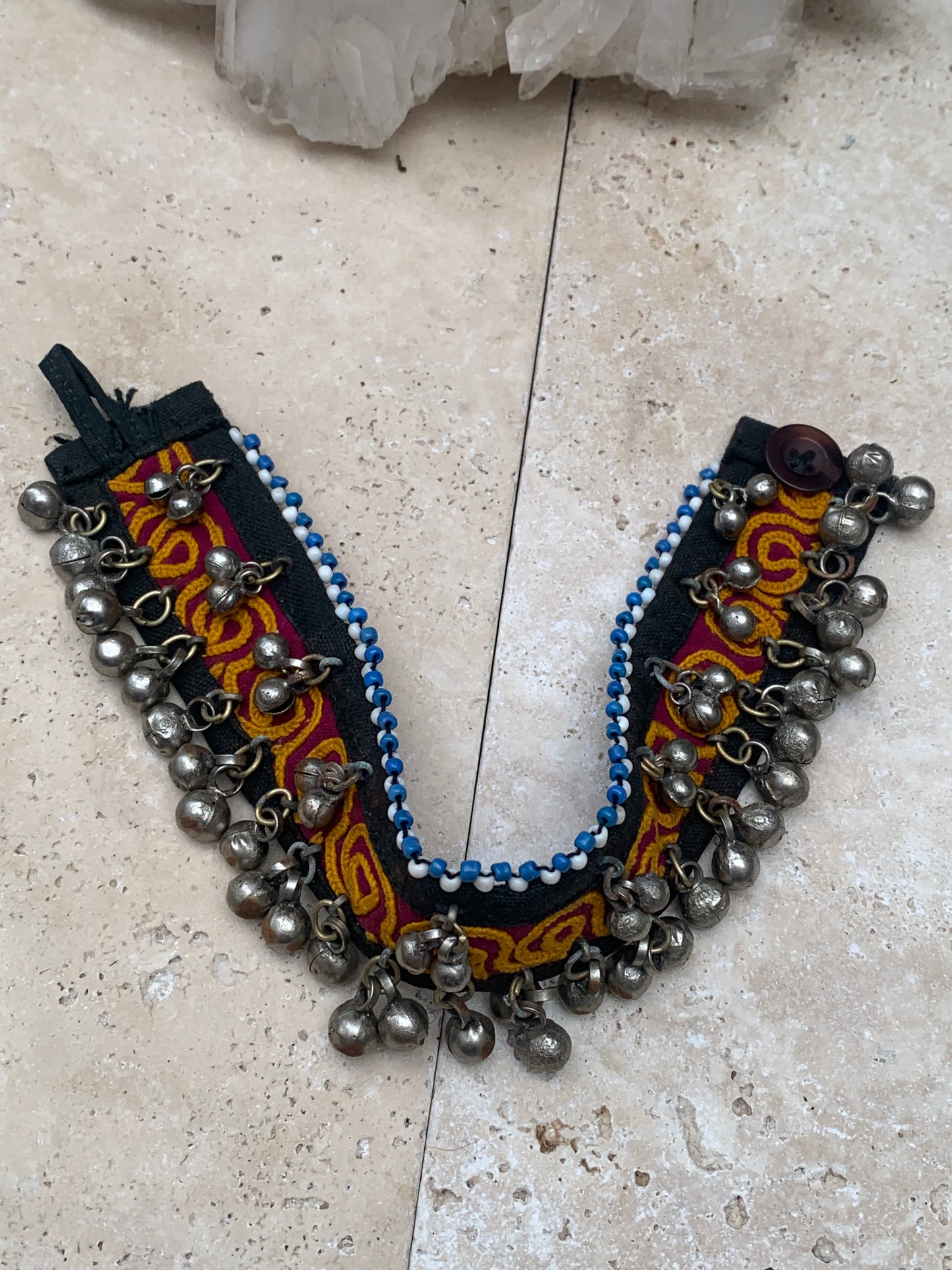 Sélection de bracelets de danses pour chevilles ou autres, fait en textile et perles/ clochettes en métal. Fabrication artisanale faîte en Afghanistan. Parfait pour l'accompagnement !