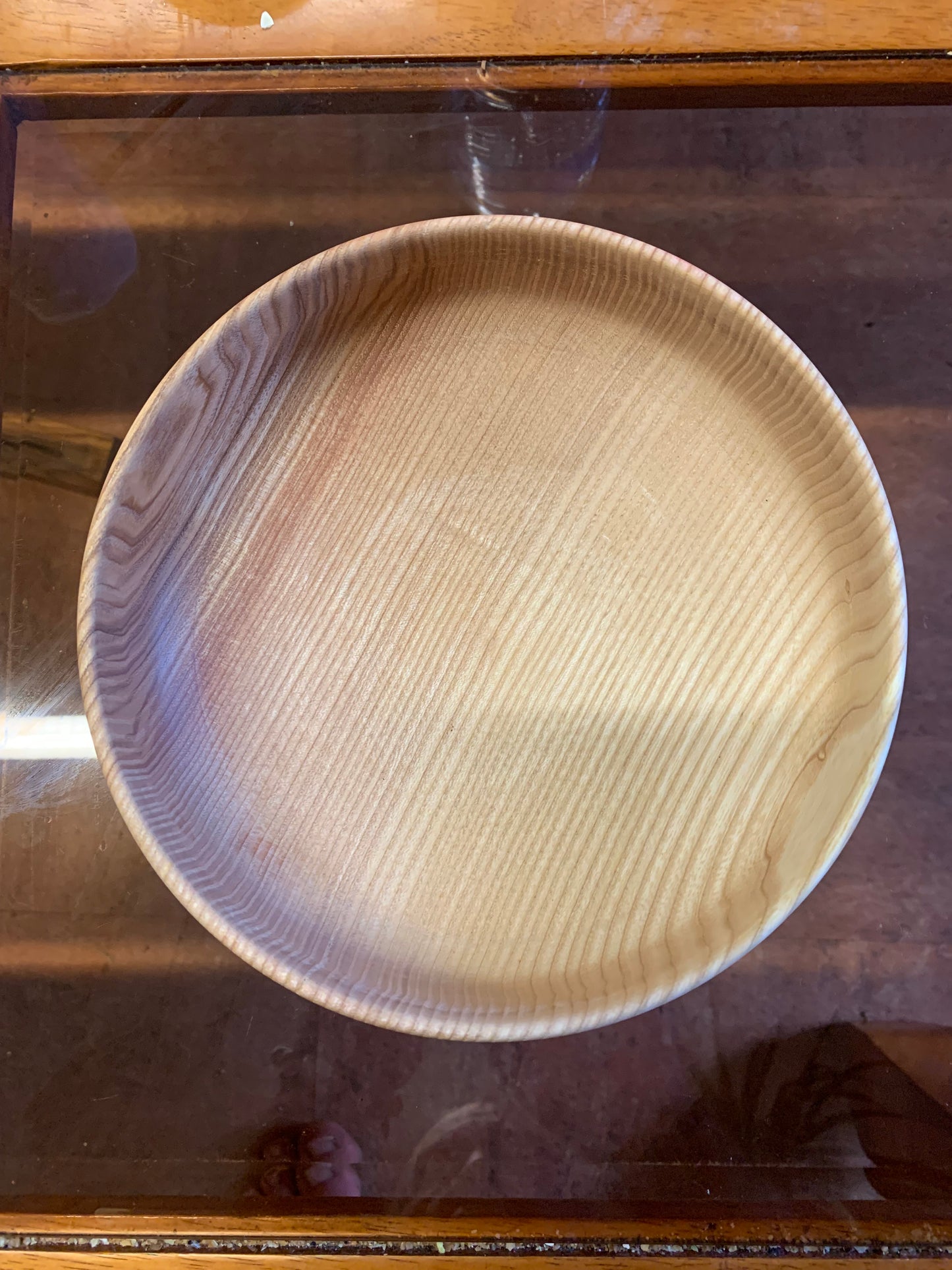 Plat de présentation ou grande assiette creuse en bois avec ou sans gravure de Runes, 200 mm de diamètre x 60 de haut x 8 - 250 grammes. Fait main en France (19), très belle qualité, magnifique pièce !