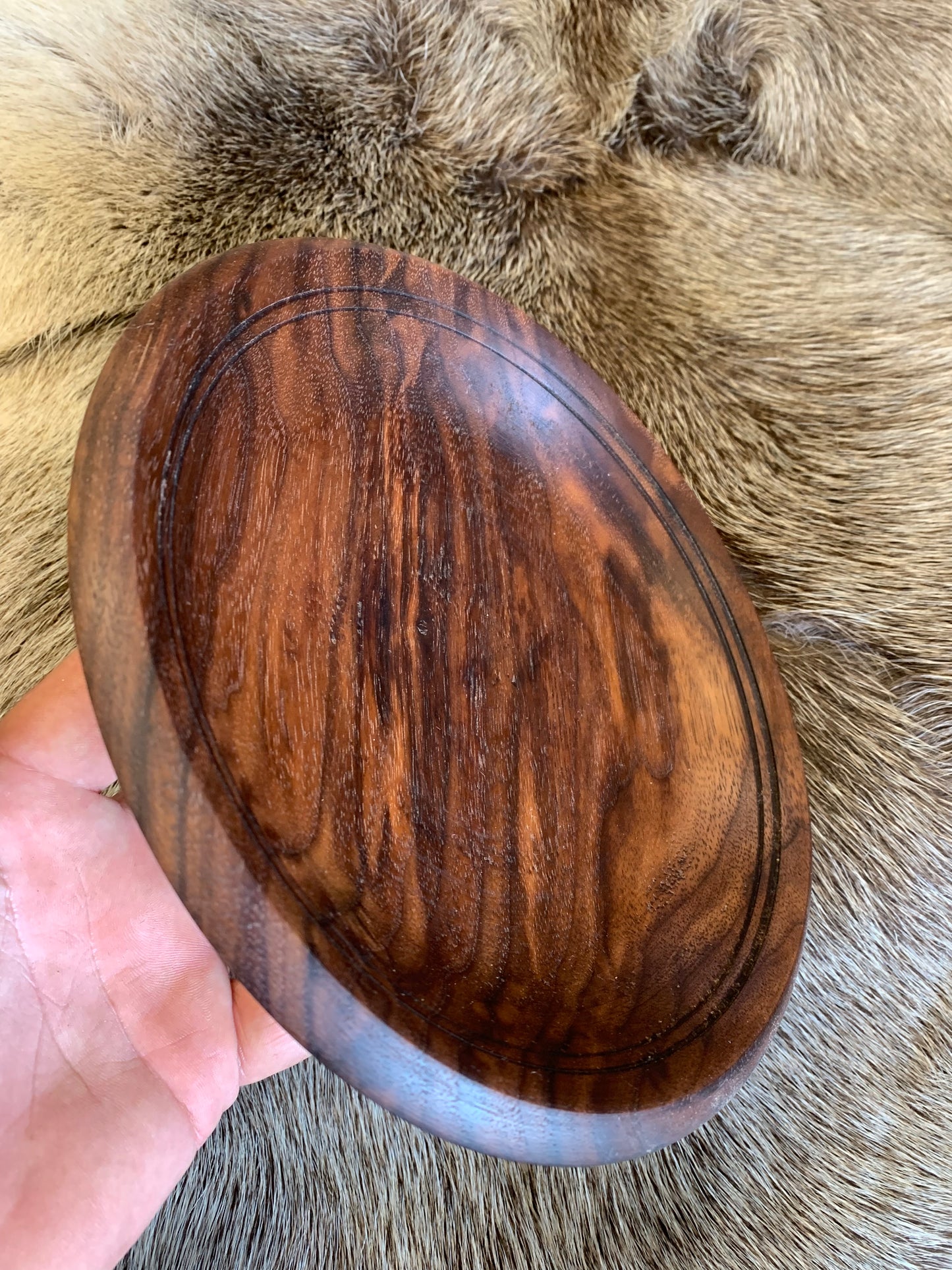 Assiette en bois avec ou sans gravure de Runes, 220 à 240 mm de diamètre x 40 de haut x 8 - 250 grammes. Fait main en France (19), très belle qualité, magnifique pièce !