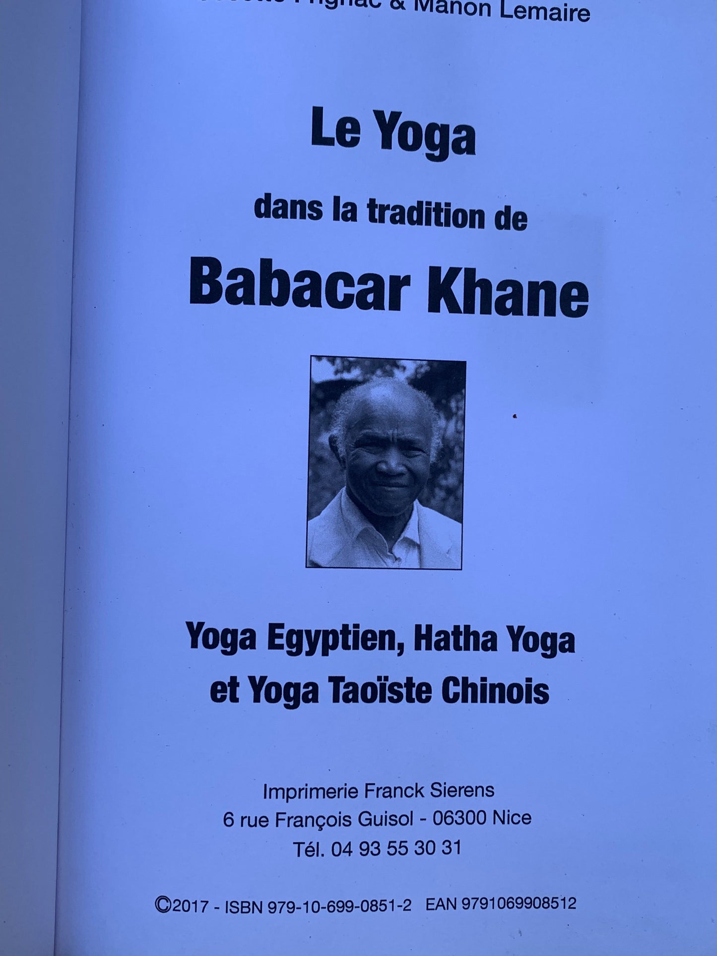 L’enseignement de Babacar Khane : Yoga des Pharaons, Hatha Yoga et Yoga Tahoïste Chinois par Josette Frignac et Manon Lemaire. Superbe livre, complet et enrichissant !