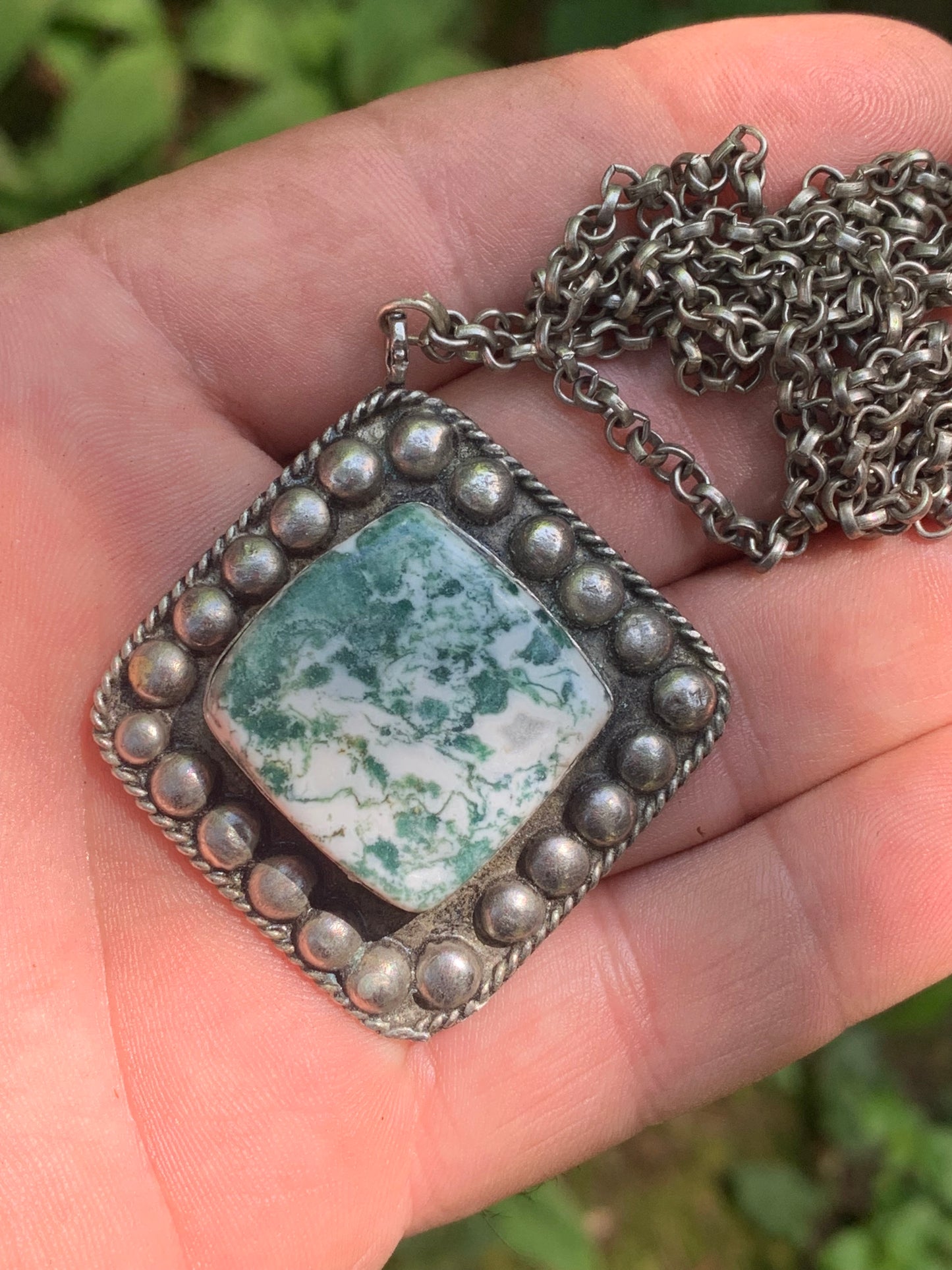 Agate Mousse/ Agate Lichen/ Agate Arbre, pendentif en plaqué Argent, de 55mm de hauteur x 45 x 11. Vendu avec chainette de 76 cm ! !