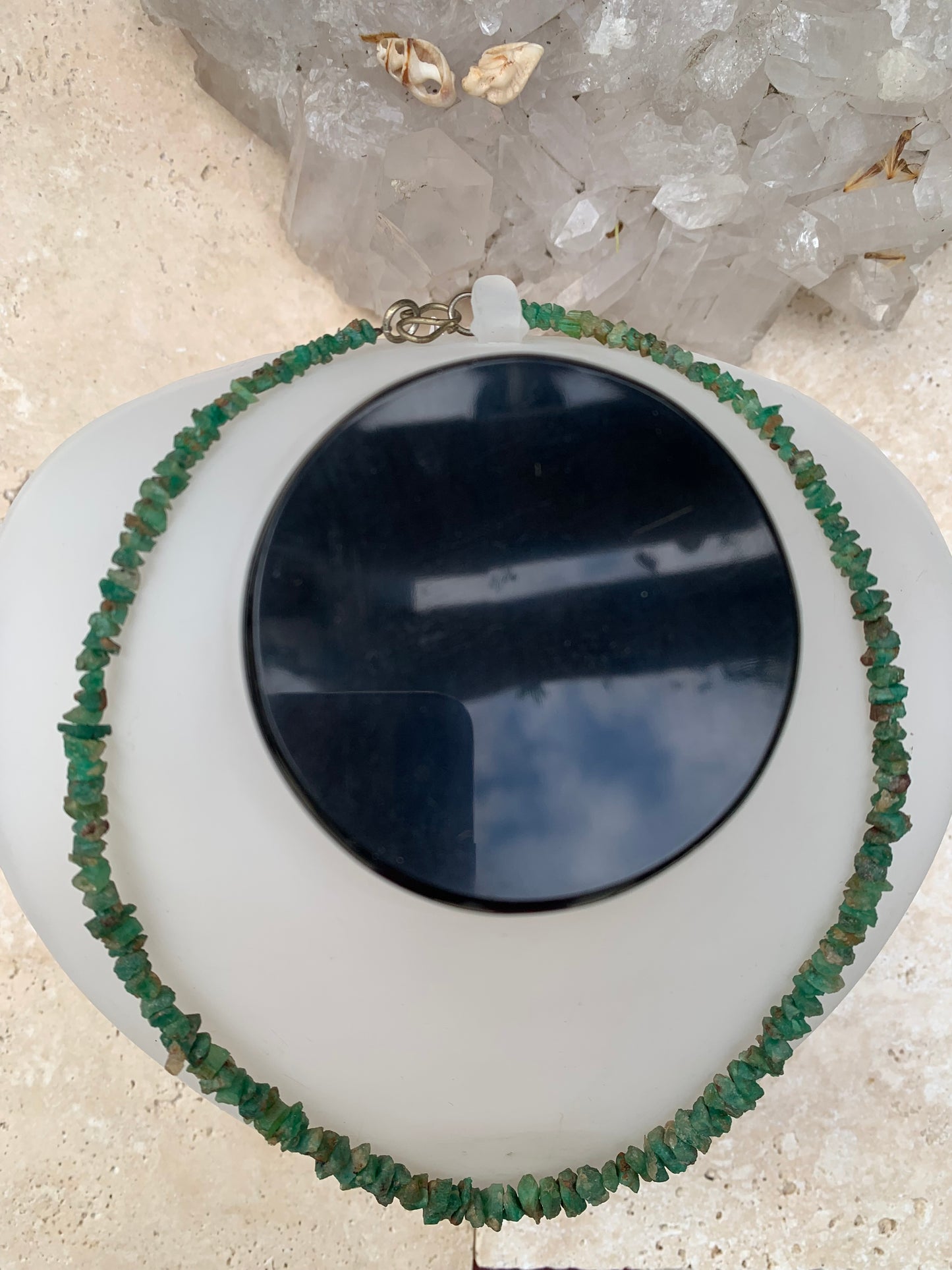 Rare ! Superbe collier en perle naturelle d'emeraude du Pakistan, 44 centimètres de longueur. Fait sur Argent par Gem & Zen ! Véritable œuvre d'art, chaque perle est un joyau !