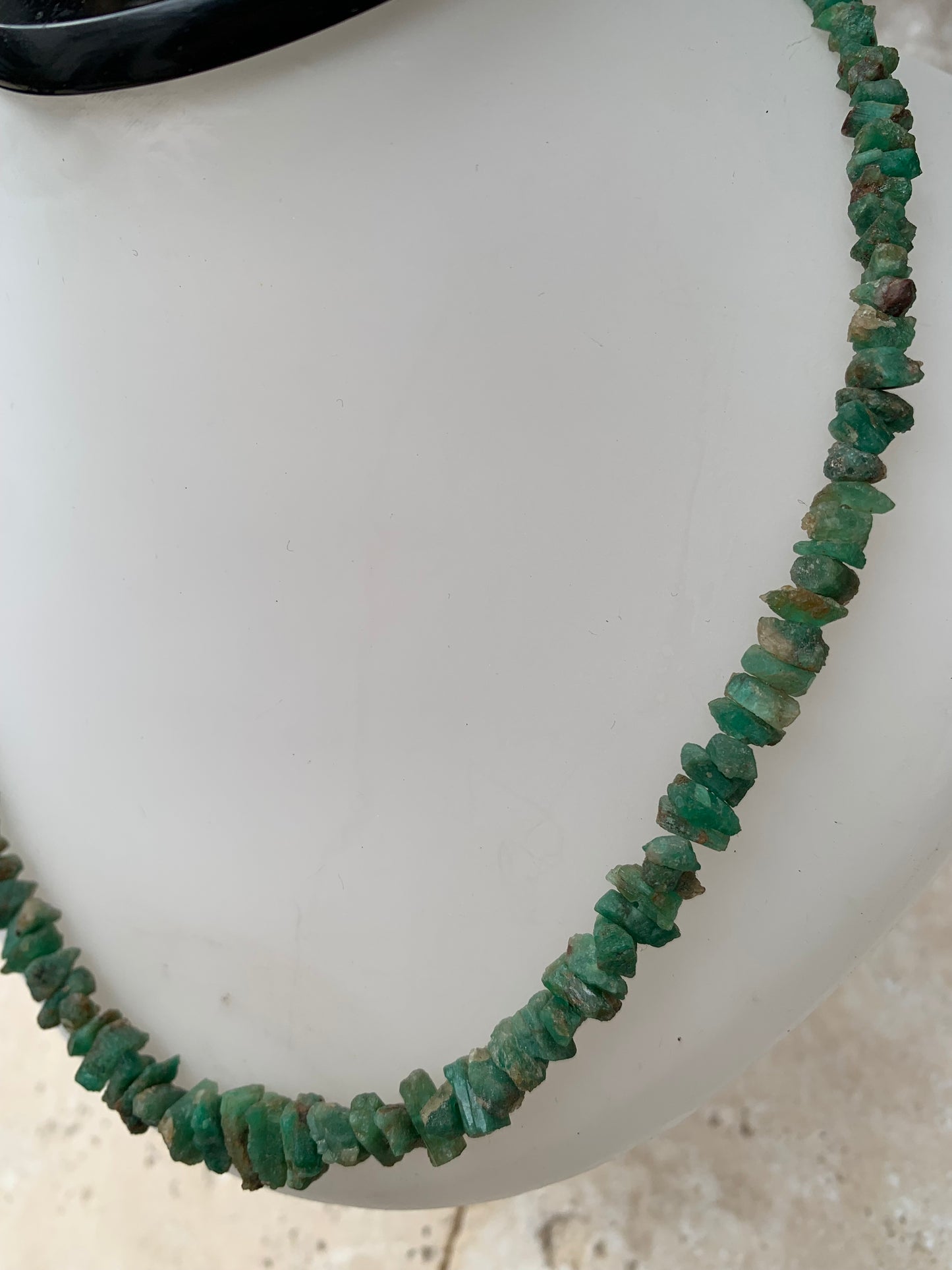 Rare ! Superbe collier en perle naturelle d'emeraude du Pakistan, 44 centimètres de longueur. Fait sur Argent par Gem & Zen ! Véritable œuvre d'art, chaque perle est un joyau !