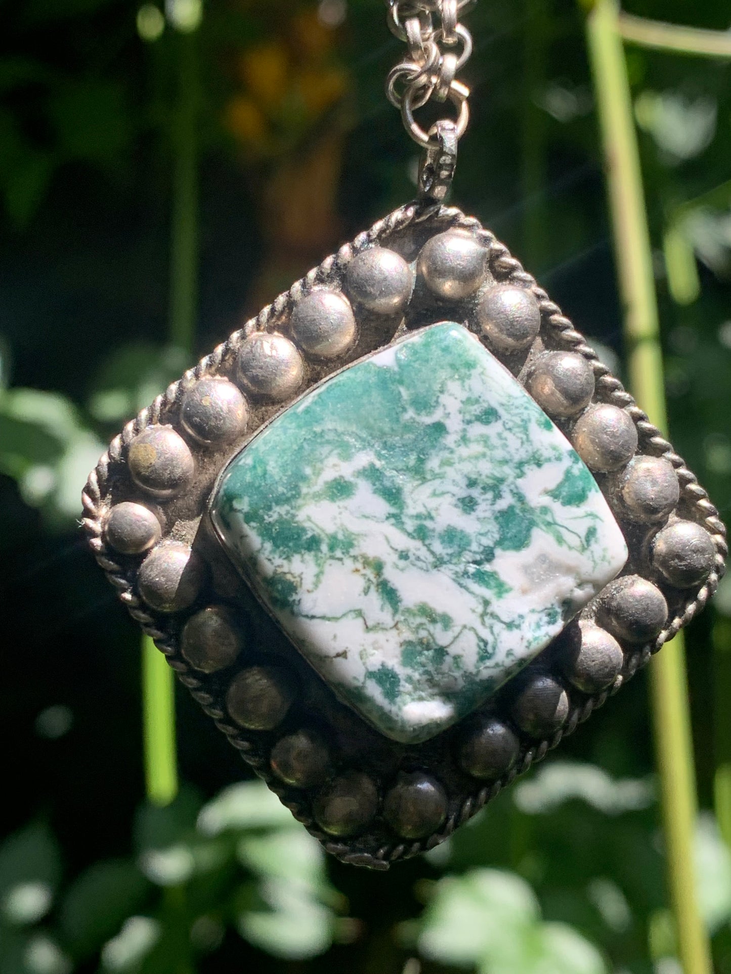 Agate Mousse/ Agate Lichen/ Agate Arbre, pendentif en plaqué Argent, de 55mm de hauteur x 45 x 11. Vendu avec chainette de 76 cm ! !