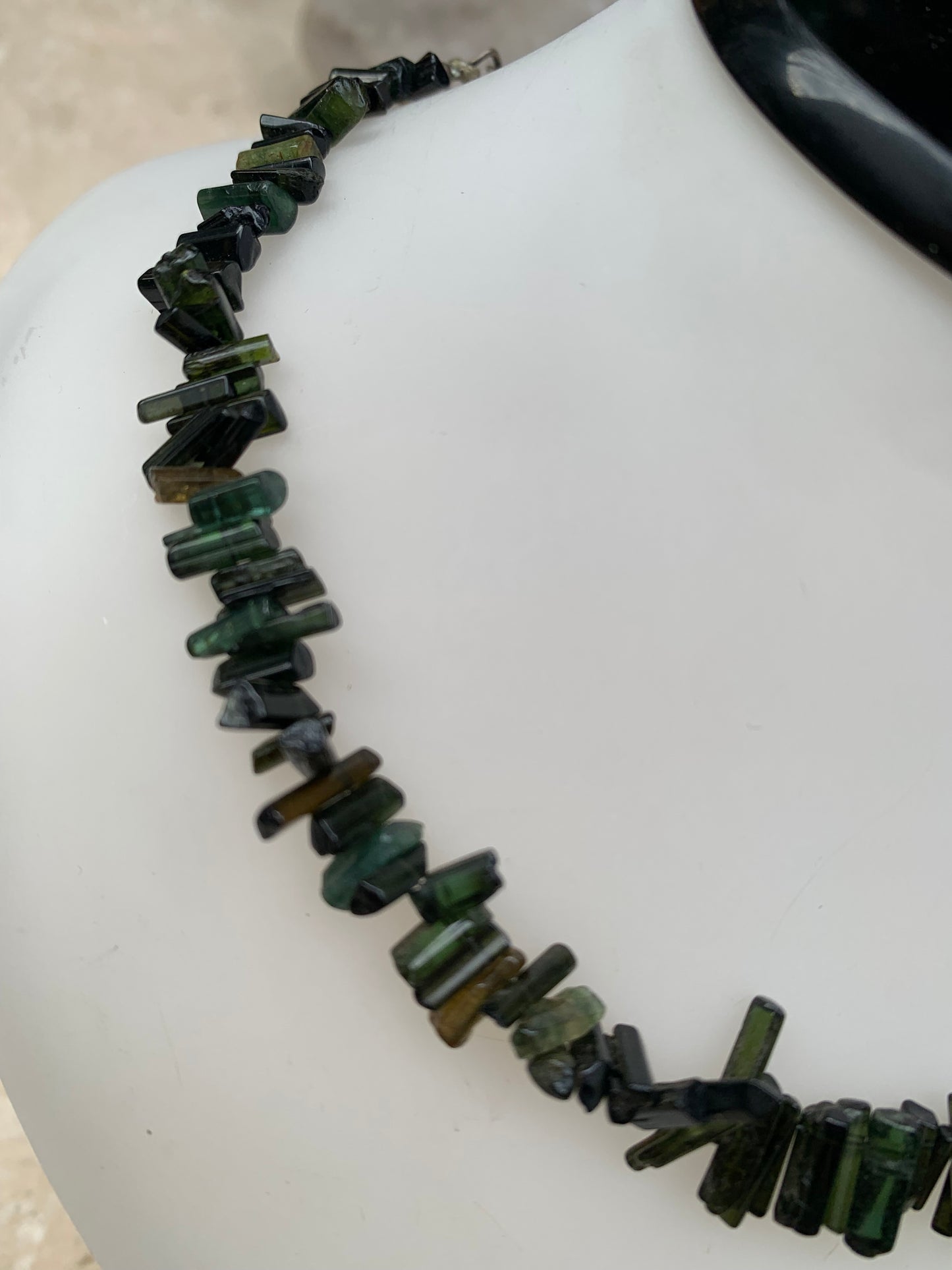 Bijoux d'exception, superbe collier en perle naturelle de tourmaline verte - verdelite, 40 centimètres de longueur, fait sur Argent ! Véritable œuvre d'art, chaque perle est un joyau !