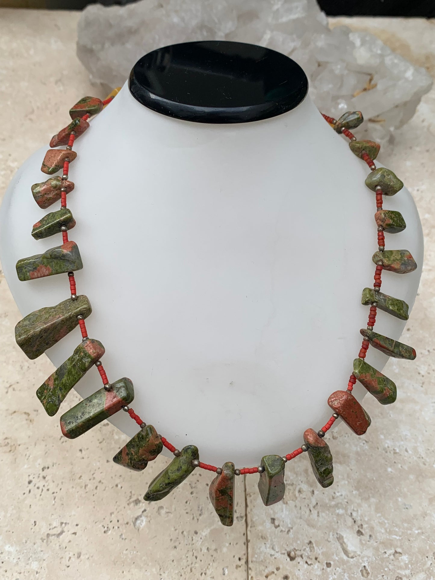 Superbe collier en perle naturelle de Jaspe Unakite du Pakistan, 44 centimètres de longueur. Fait sur Argent par Gem & Zen ! Véritable œuvre d'art, chaque perle est un joyau !