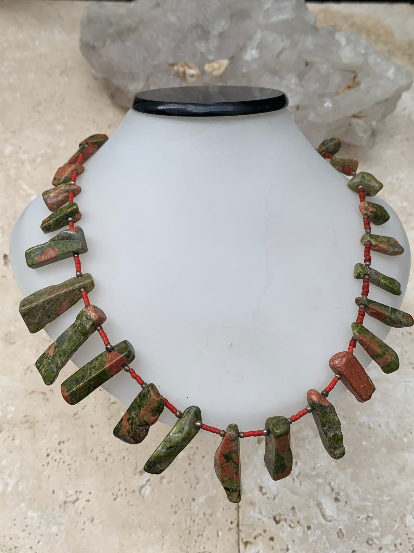 Superbe collier en perle naturelle de Jaspe Unakite du Pakistan, 44 centimètres de longueur. Fait sur Argent par Gem & Zen ! Véritable œuvre d'art, chaque perle est un joyau !
