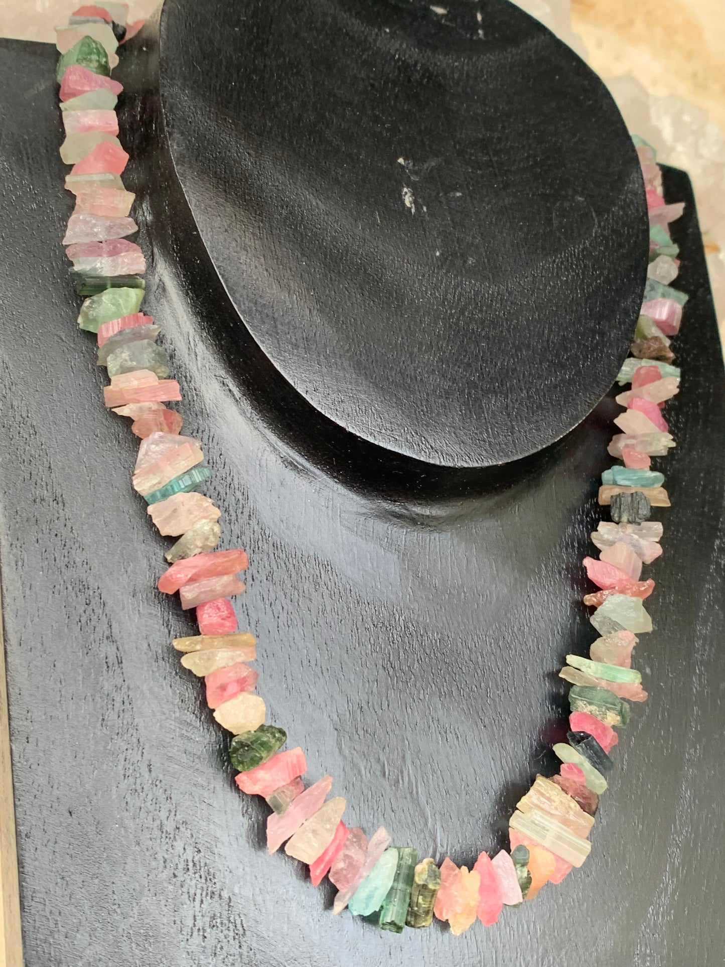 Bijoux d'exception, superbe collier en perle naturelle de tourmaline multicolore, 45 centimètres de longueur. Fait sur Argent par Gem & Zen ! Véritable œuvre d'art, chaque perle est un joyau !