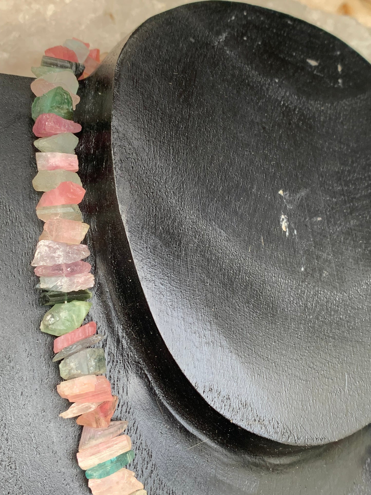 Bijoux d'exception, superbe collier en perle naturelle de tourmaline multicolore, 45 centimètres de longueur. Fait sur Argent par Gem & Zen ! Véritable œuvre d'art, chaque perle est un joyau !