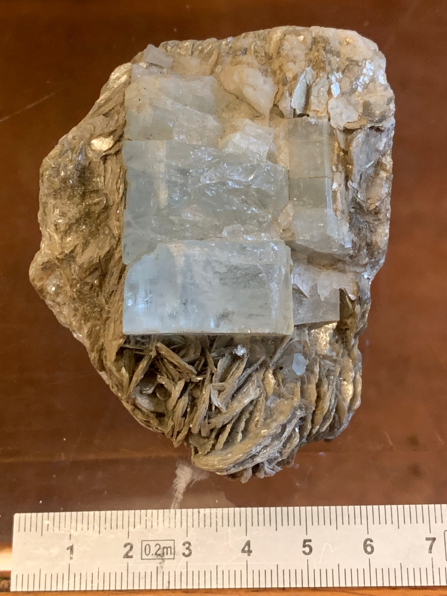 Aigue-marine avec Muscovite, superbe pièce de 70 x 60 x 50 mm en moyenne - 229 grammes environ !