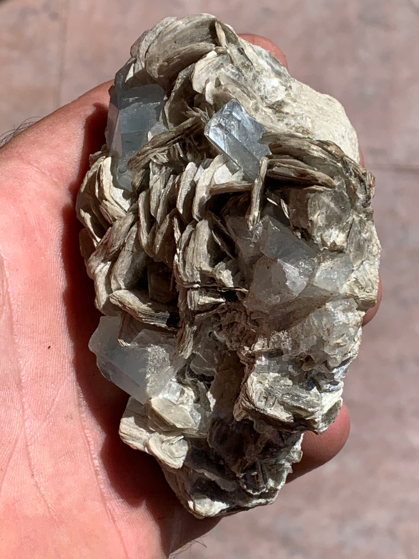 Aigue-marine avec Muscovite, superbe pièce de 100 x 60 x 55 mm en moyenne - 349 grammes !