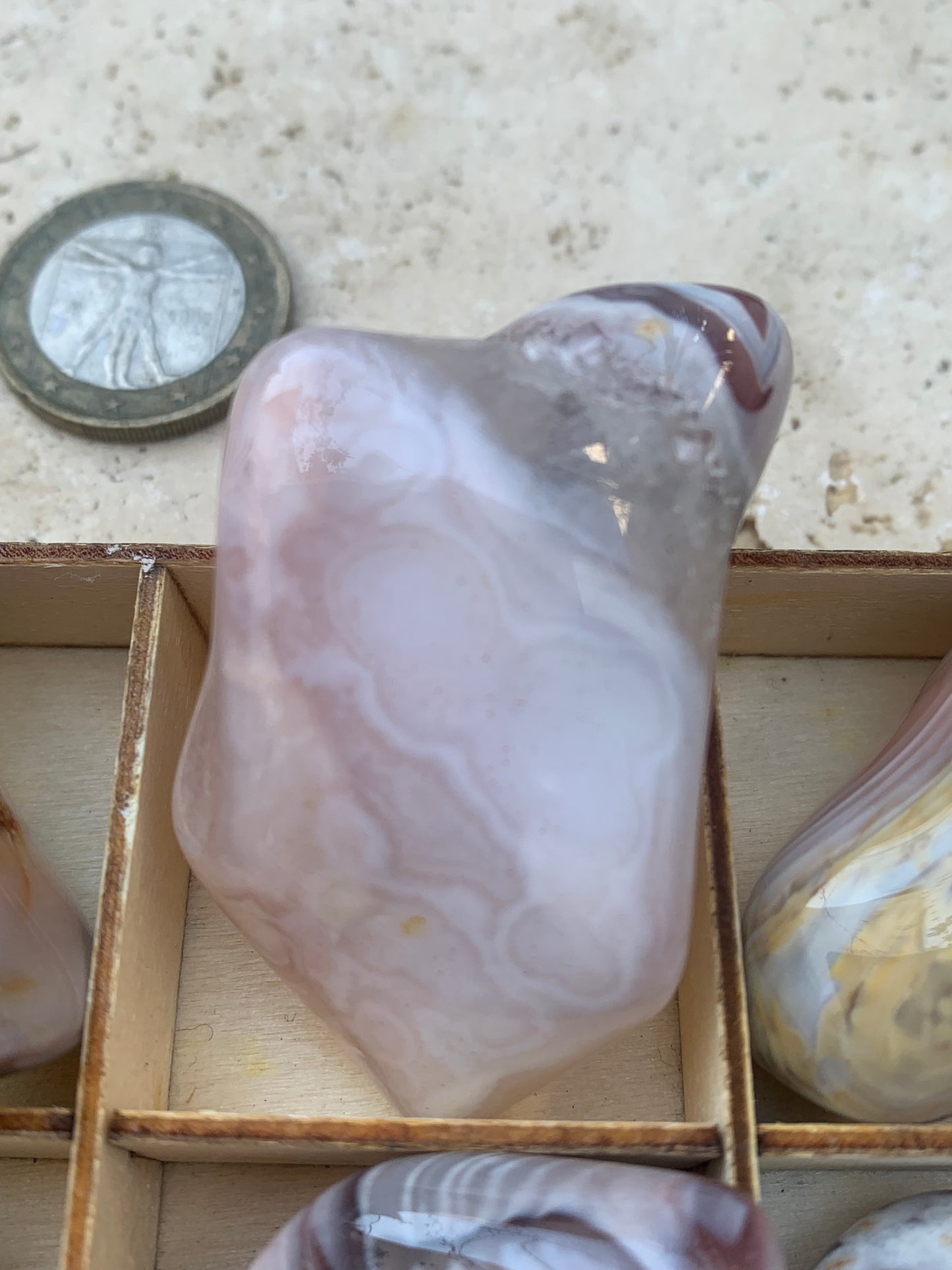 Agate Rose du Botswana, superbes pièces au choix ! De 40x20x15mm - 20 grammes en moyenne. Des formes uniques et rare !