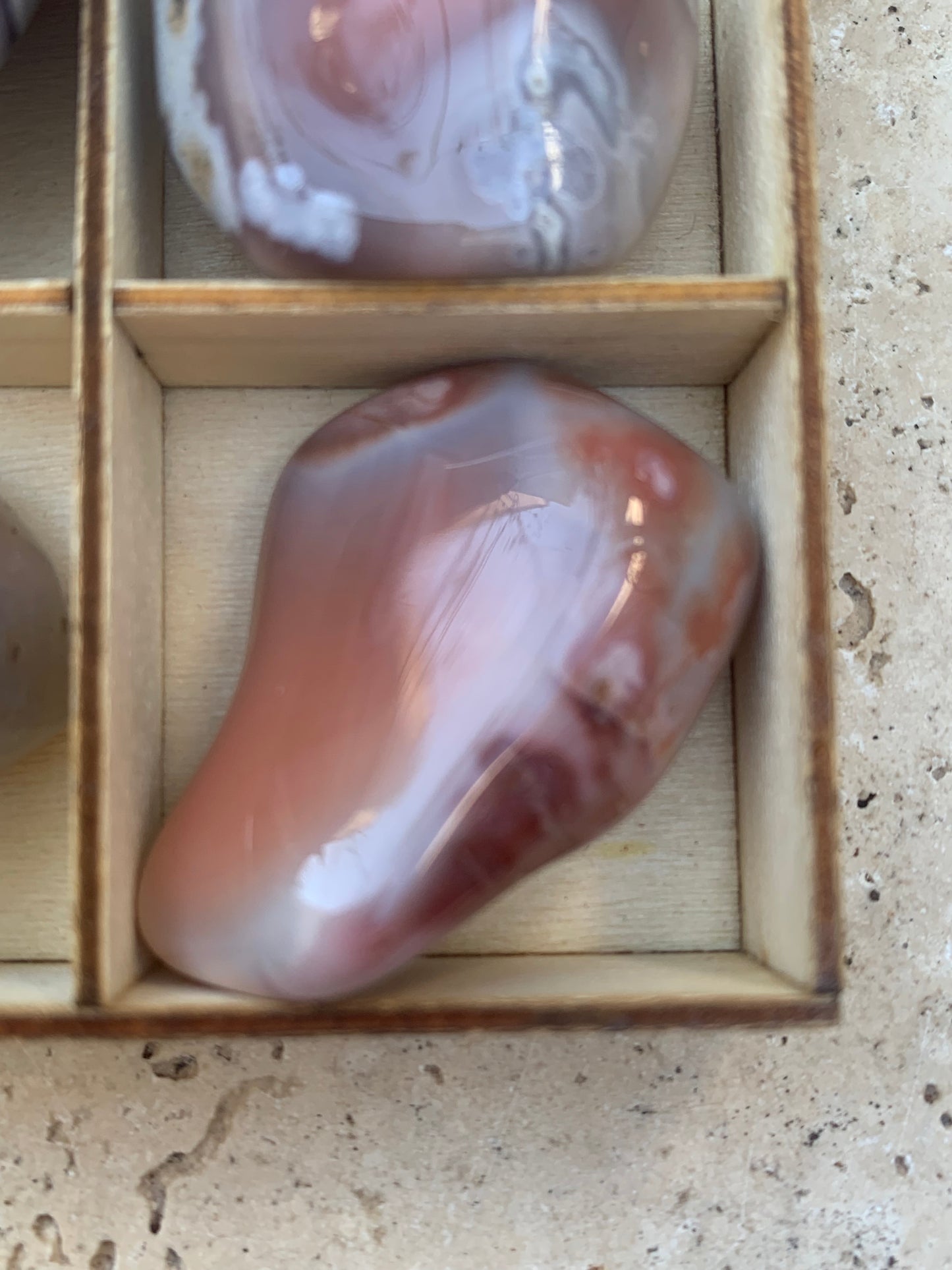 Agate Rose du Botswana, superbes pièces au choix ! De 40x20x15mm - 20 grammes en moyenne. Des formes uniques et rare !
