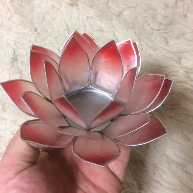 Selection of 'Lotus' candle holders made of capiz shell, 13.5 centimeters x 5.5 centimeters high. Magnificent colors, incredible effects, perfect!