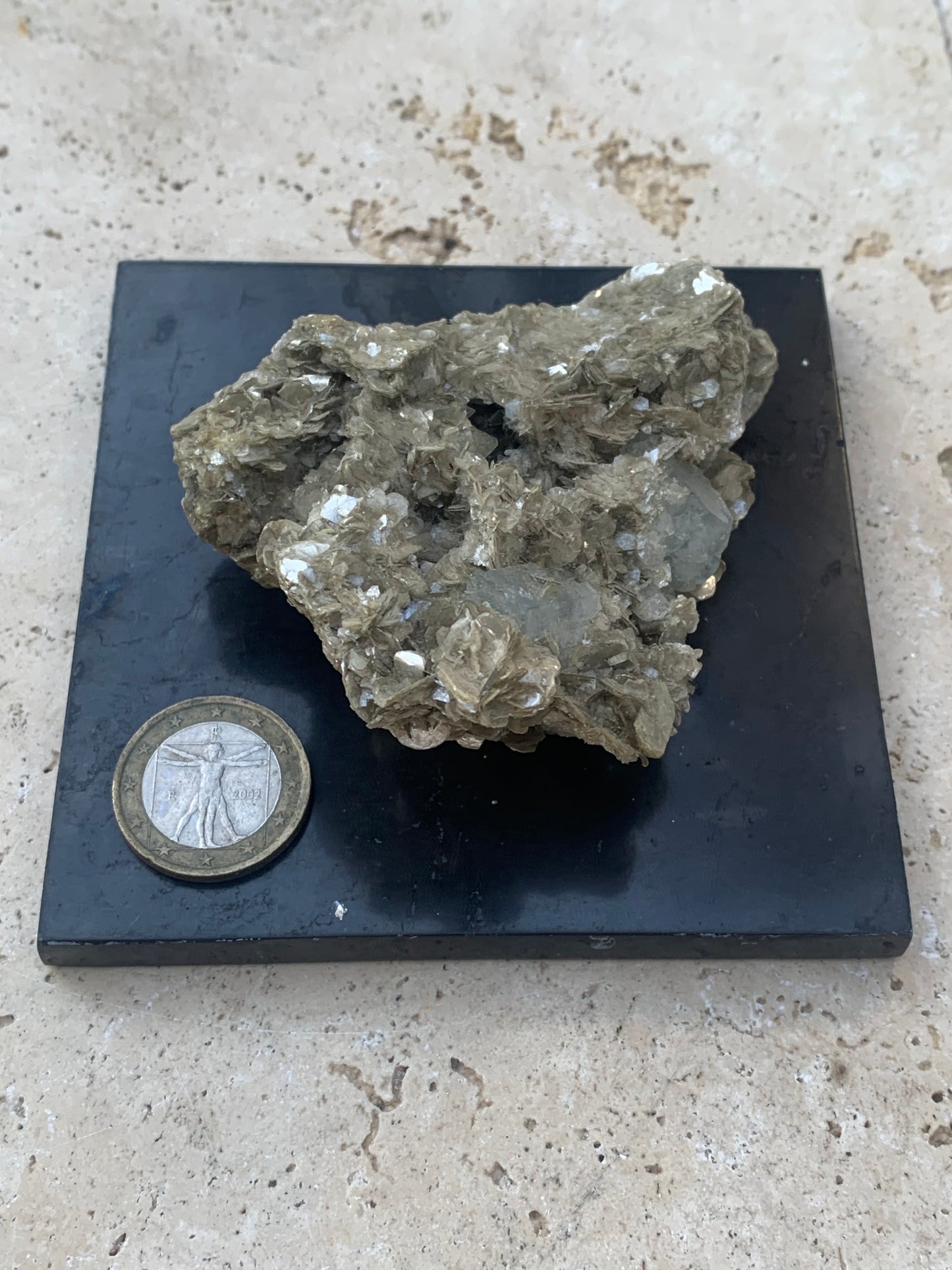Aigue-marine avec Muscovite, superbe pièce de 88x72x39mm - 111 grammes ! Une brillance incroyable !