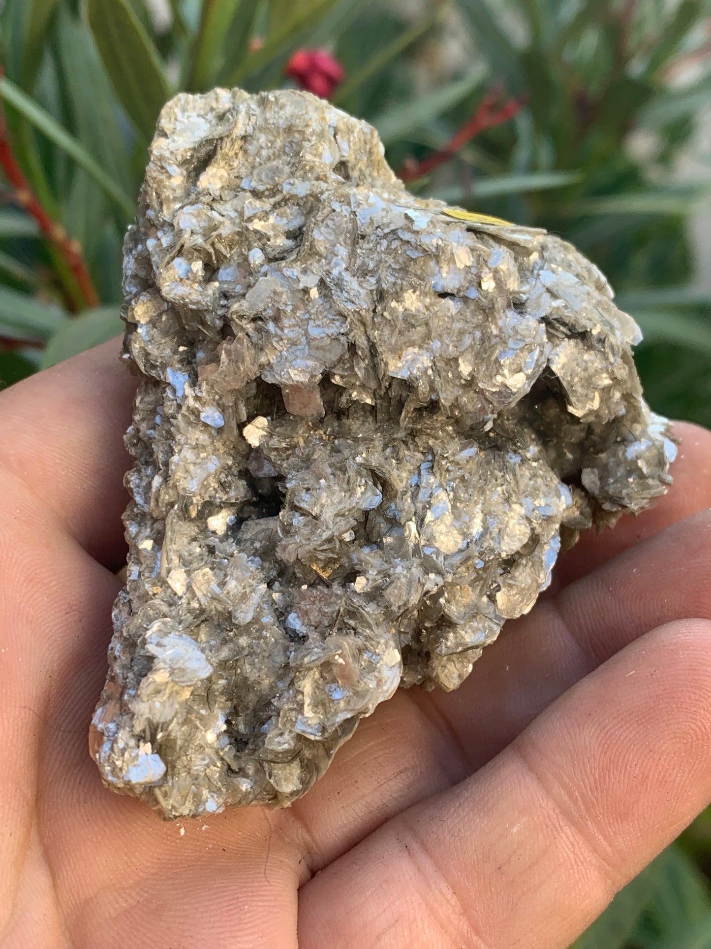 Aigue-marine avec Muscovite, superbe pièce de 88x72x39mm - 111 grammes ! Une brillance incroyable !