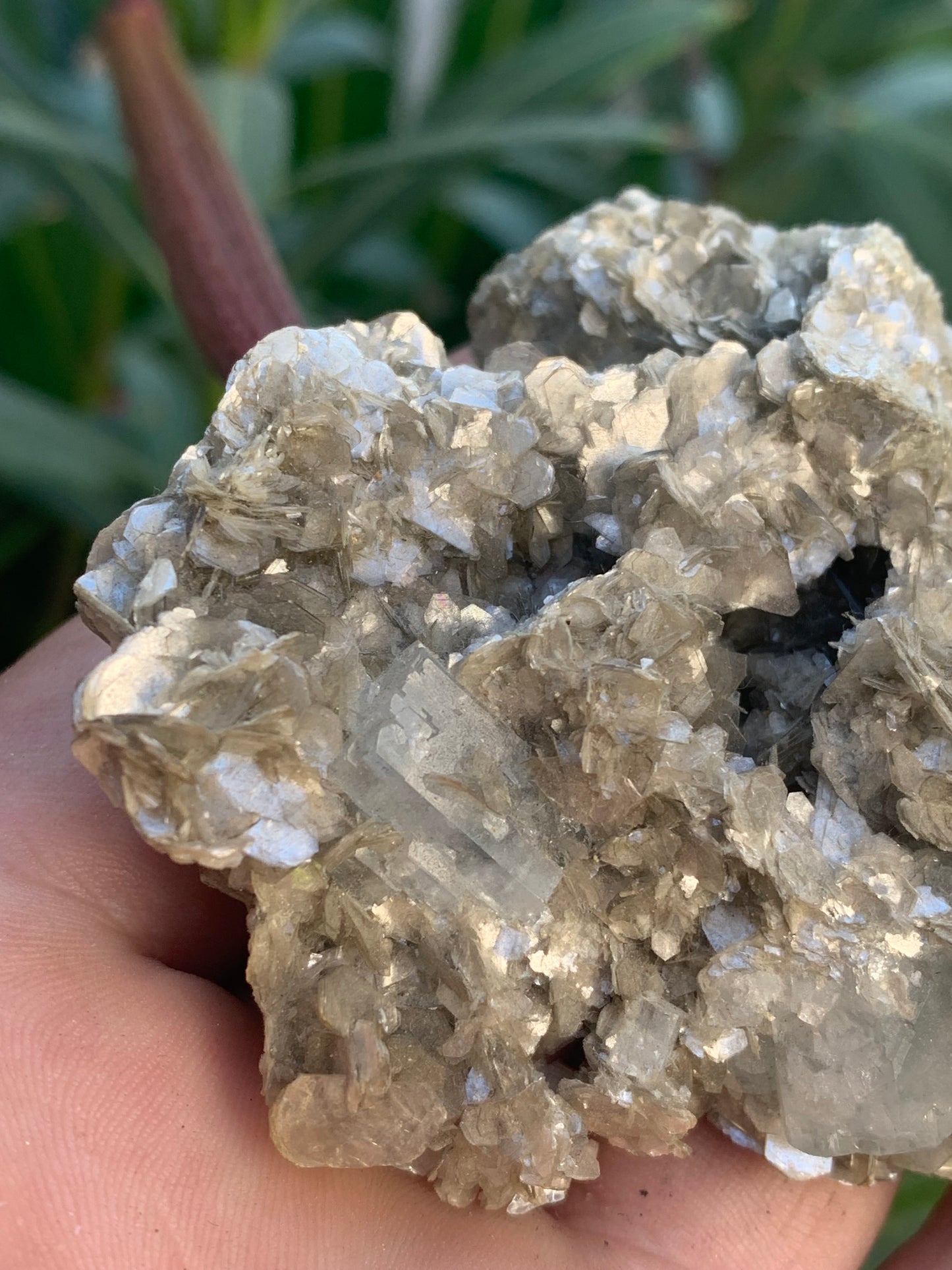Aigue-marine avec Muscovite, superbe pièce de 88x72x39mm - 111 grammes ! Une brillance incroyable !