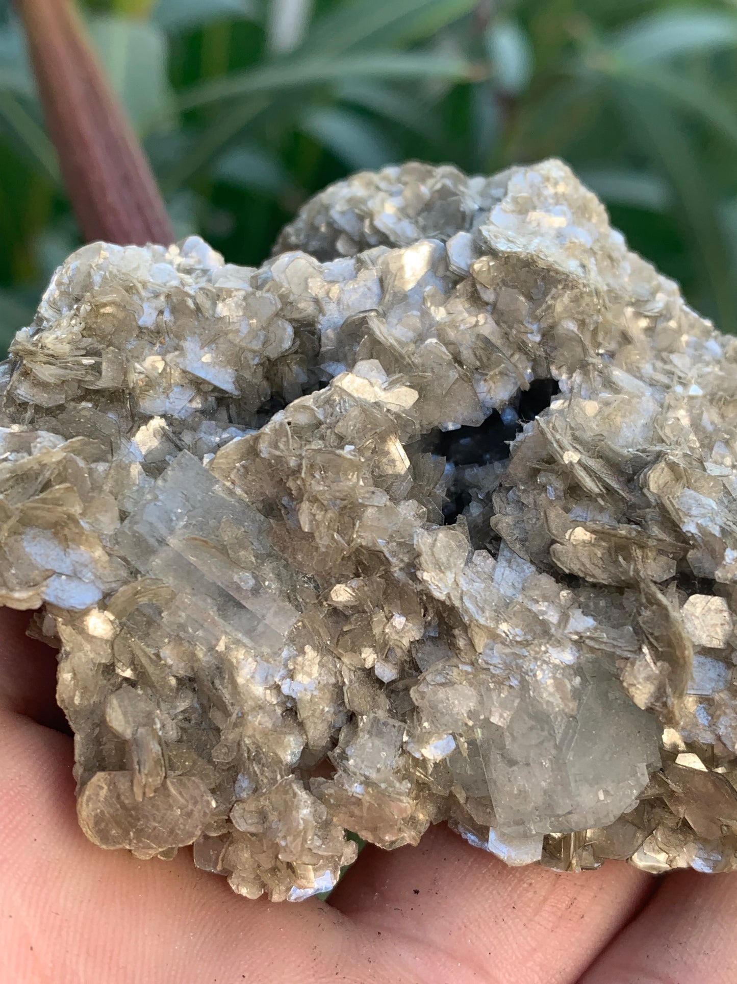Aigue-marine avec Muscovite, superbe pièce de 88x72x39mm - 111 grammes ! Une brillance incroyable !