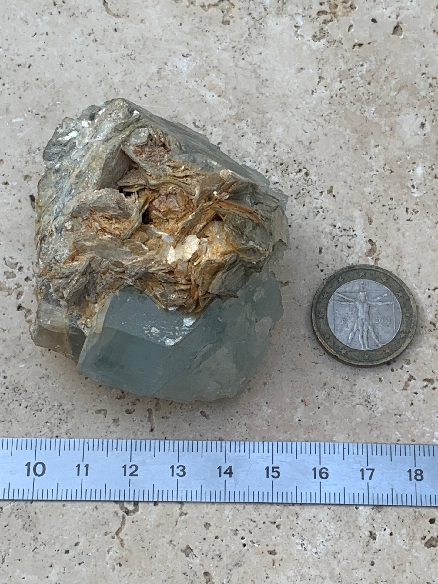 Aigue-marine avec Muscovite, superbe pièce de 69x60x38mm - 151,3 grammes ! Un bloc quasi pur en aigue-marine !
