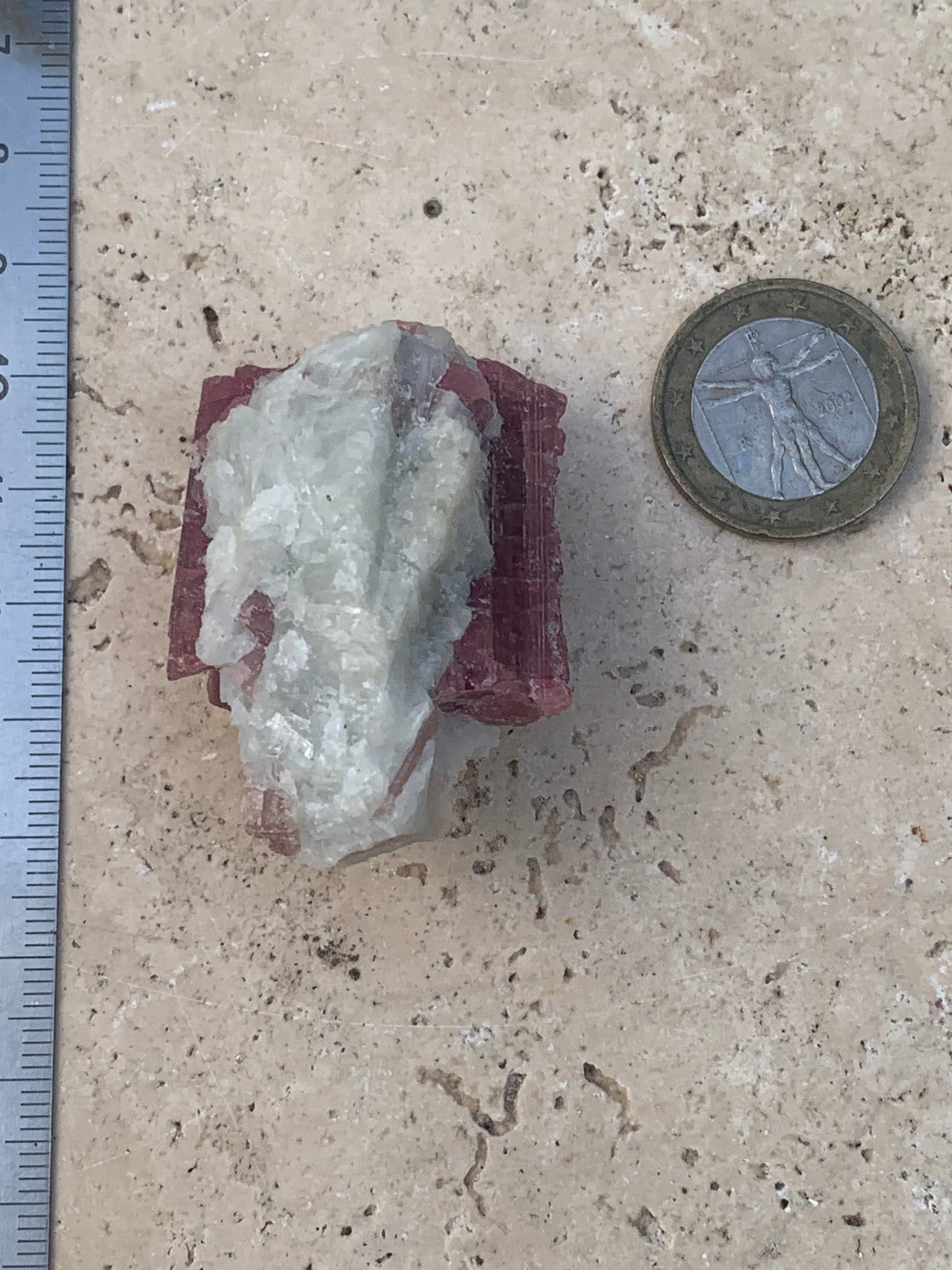 Tourmaline Rubellite, spécimen naturel de 45 x 31 x 30 mm - 47,7 grammes. Belle petite pièce !