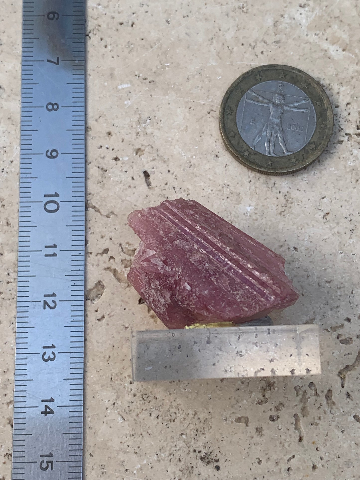 Tourmaline Rubellite, spécimen naturel de 33 x 22 x 20 mm - 17 grammes. Belle petite pièce !