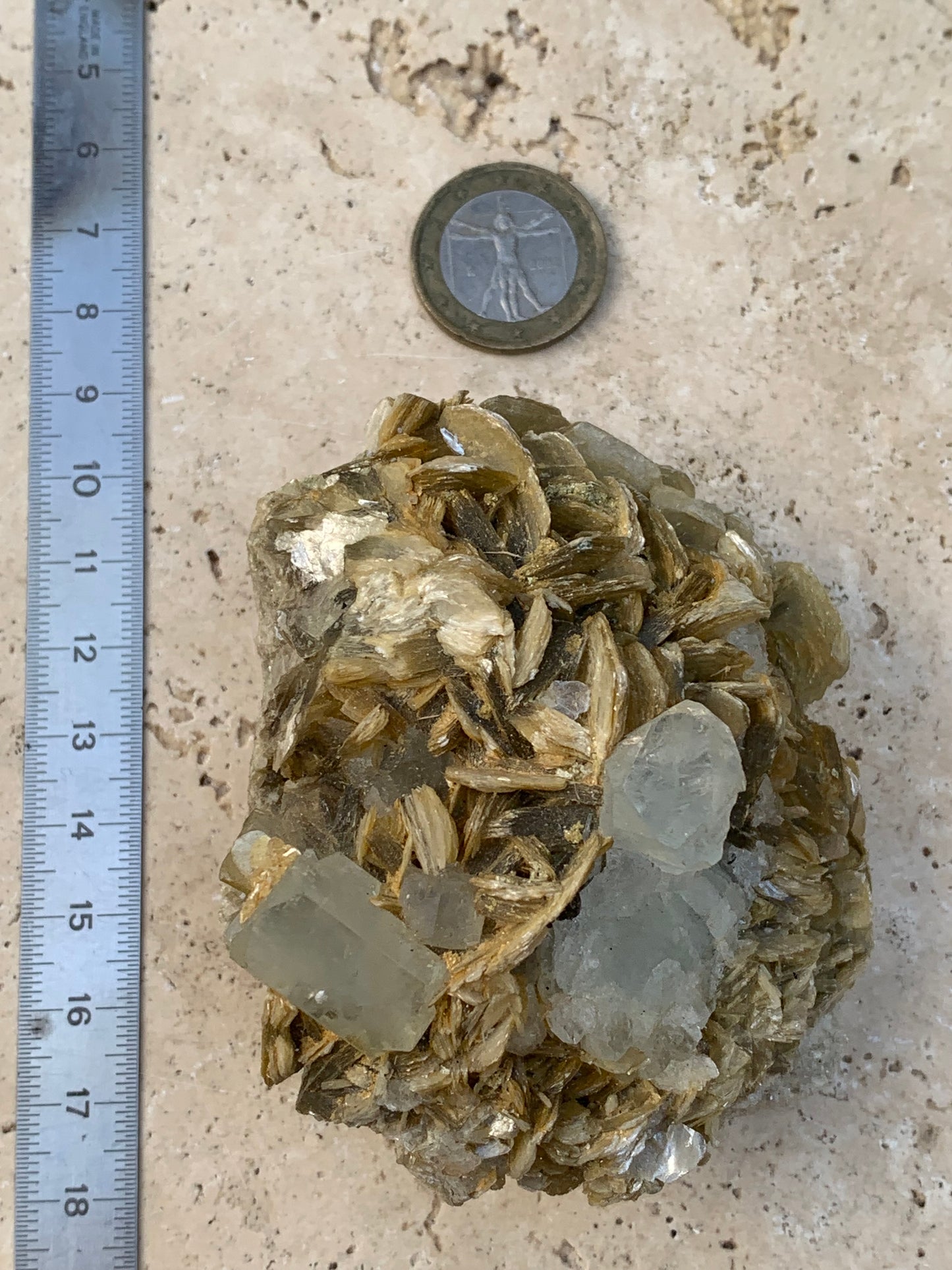 Aigue-marine avec Muscovite, superbe pièce de 82x70x51mm - 311,3 grammes, 2 magnifiques cristaux sur gangue !