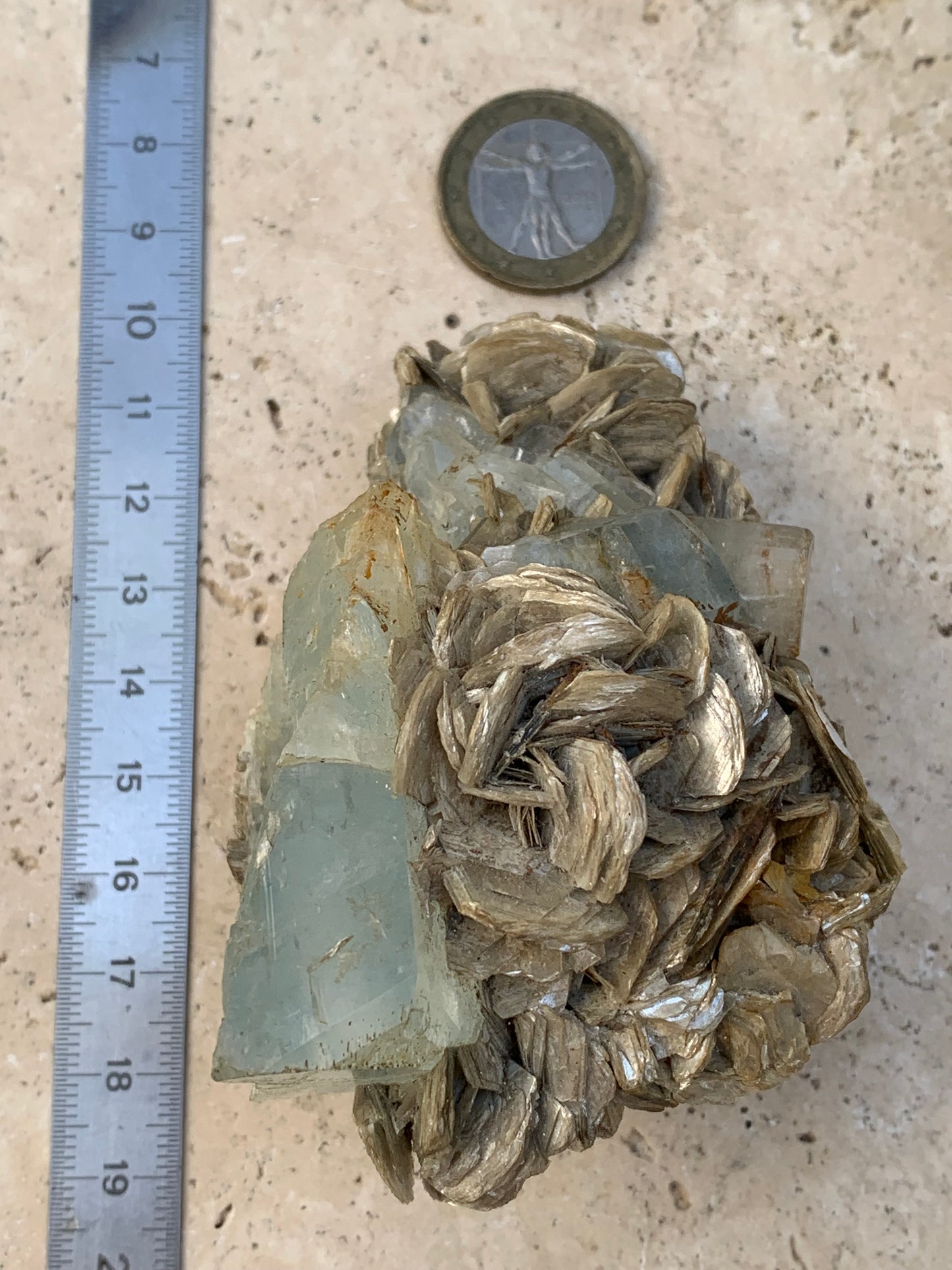 Aigue-marine avec Muscovite, superbe pièce de 87x63x60mm - 218,5 grammes, 3 magnifiques cristaux dont un très gros sur gangue !