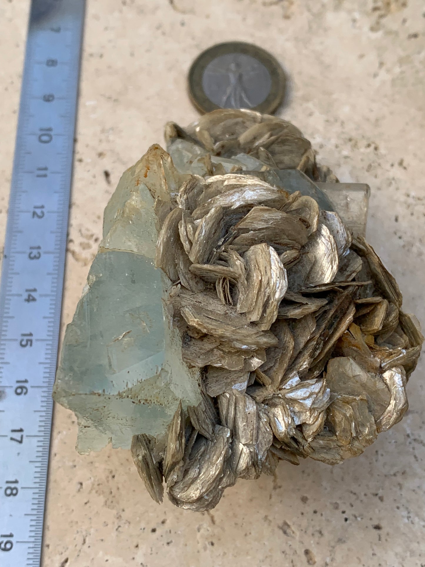 Aigue-marine avec Muscovite, superbe pièce de 87x63x60mm - 218,5 grammes, 3 magnifiques cristaux dont un très gros sur gangue !