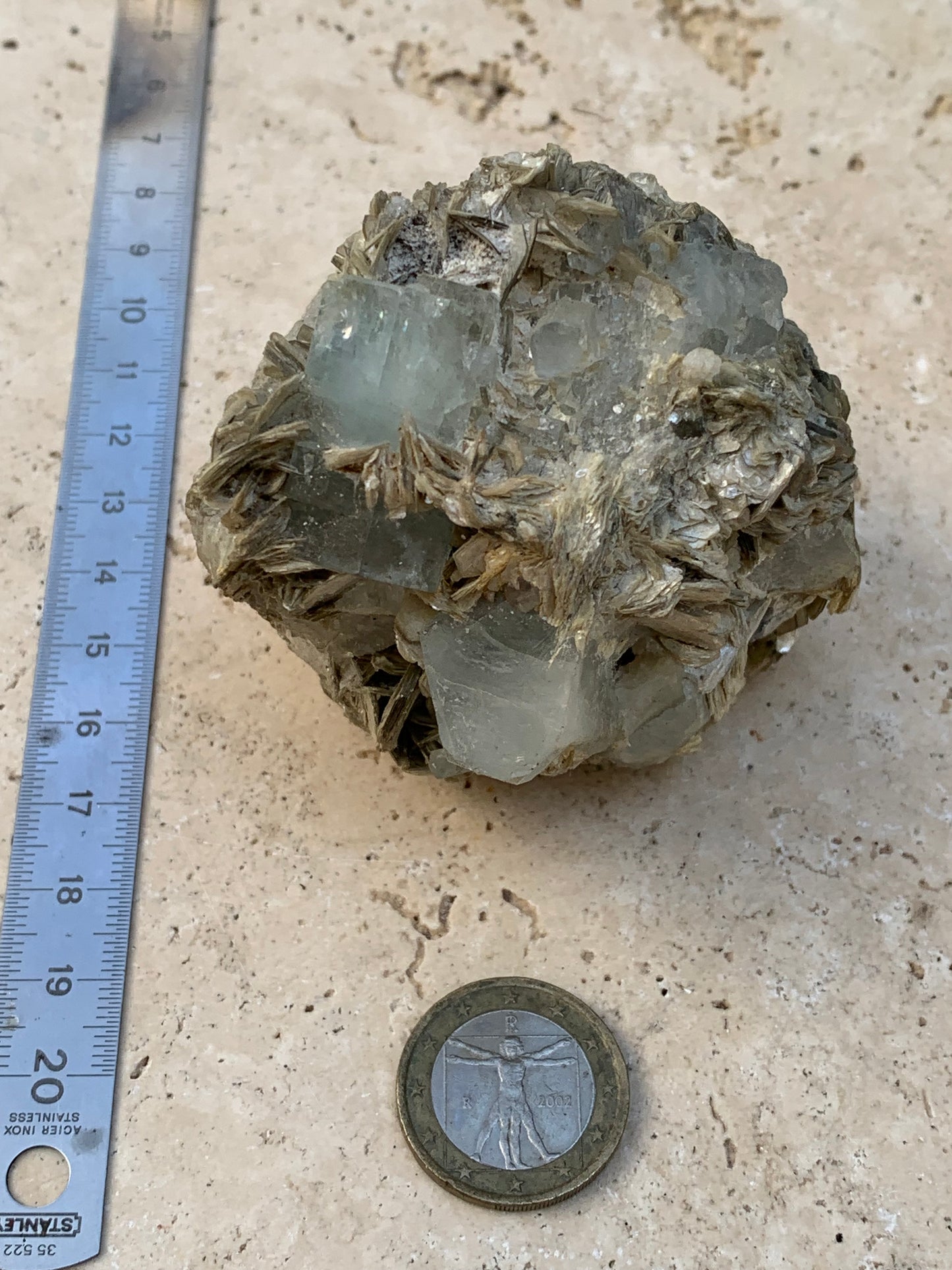 Aigue-marine avec Muscovite, superbe pièce de 76x73x67mm - 321 grammes, 5 magnifiques cristaux de belles tailles !