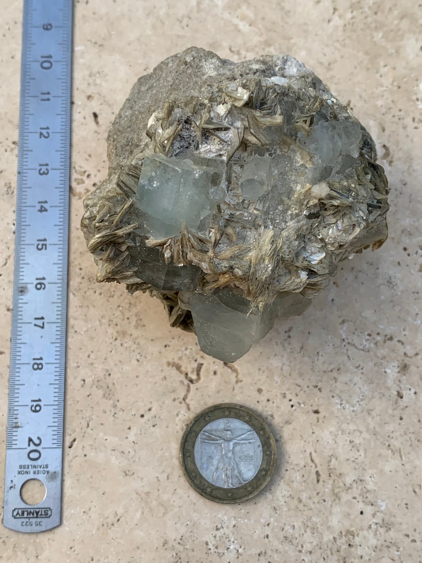 Aigue-marine avec Muscovite, superbe pièce de 76x73x67mm - 321 grammes, 5 magnifiques cristaux de belles tailles !