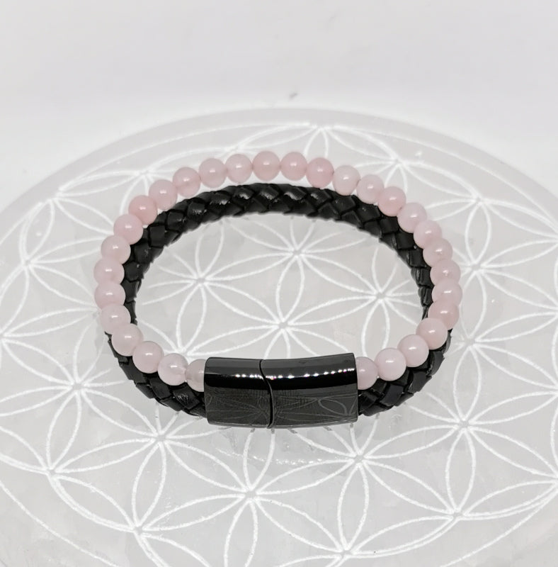 'Leather & Magnetic Closure' bracelet collection, double-strand of 8 millimeter beads. Available in 20.5 cm length. Beautiful AA to AAA quality beads!
