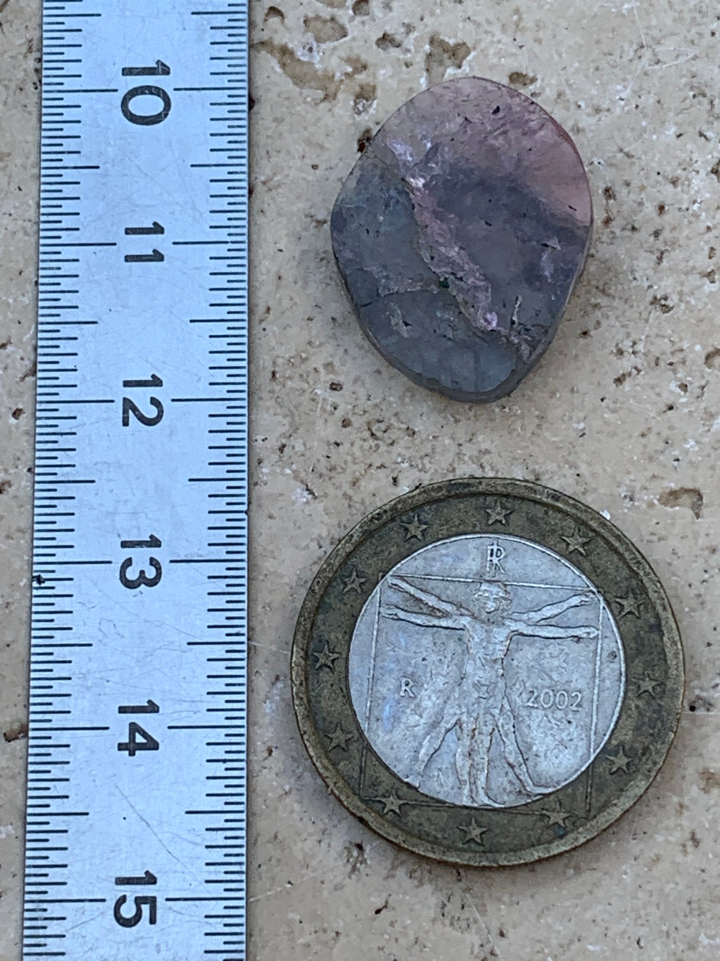 Tourmaline elbaïte de 20mm x 16 x 5 - 2,2 grammes/ 11 carats. Superbe pièce naturelle !