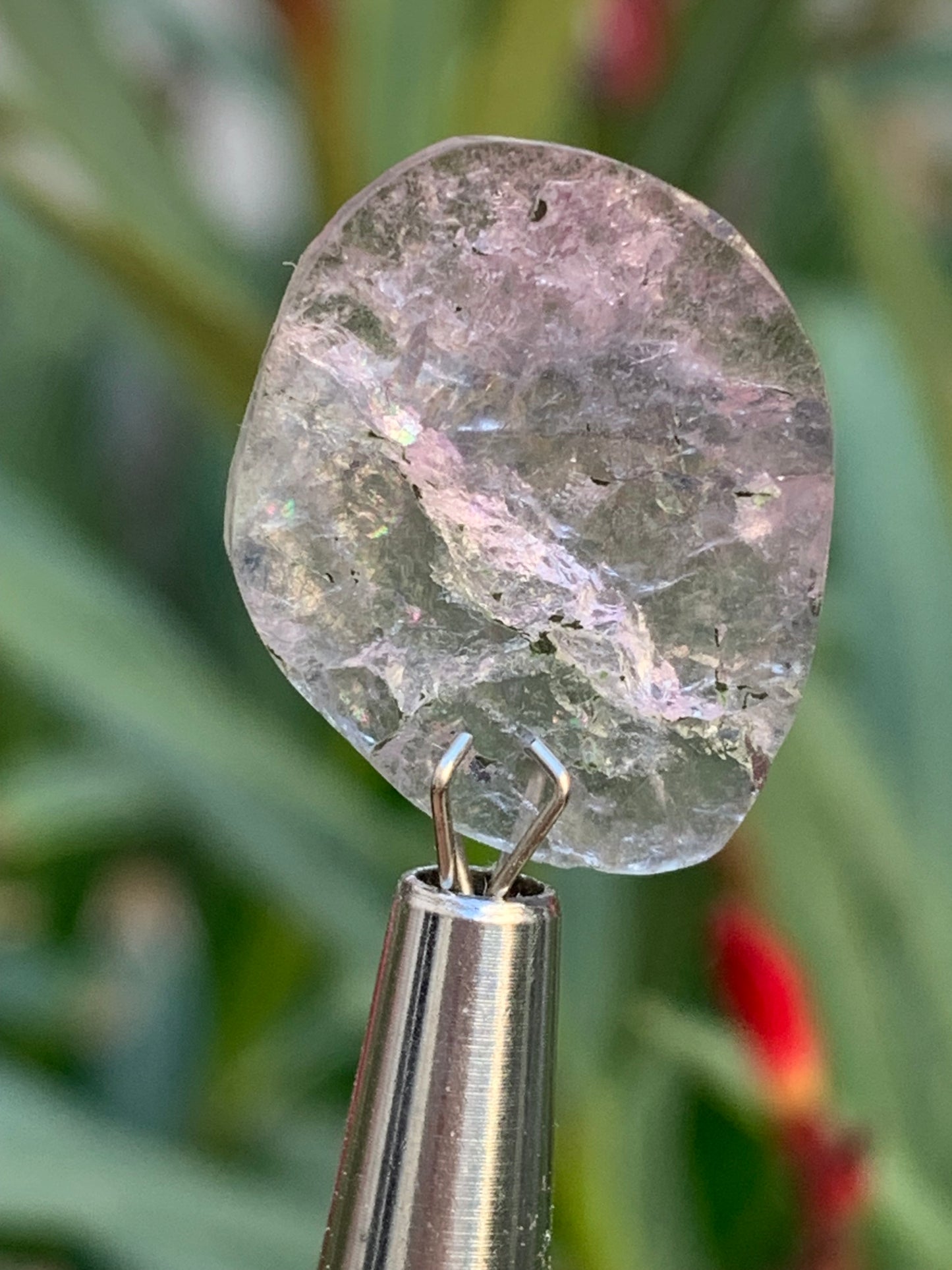 Tourmaline elbaïte de 20mm x 16 x 5 - 2,2 grammes/ 11 carats. Superbe pièce naturelle !