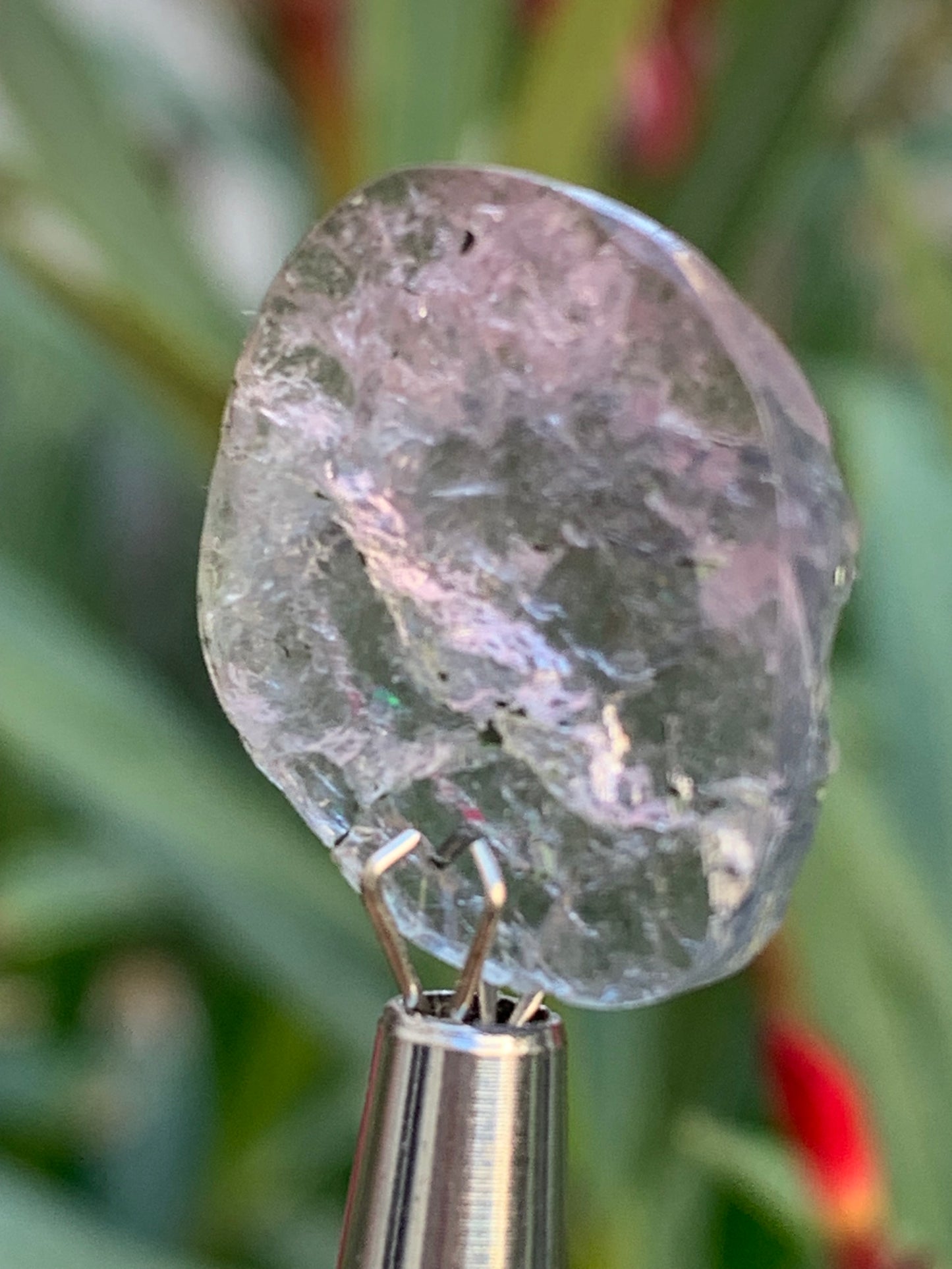 Tourmaline elbaïte de 20mm x 16 x 5 - 2,2 grammes/ 11 carats. Superbe pièce naturelle !