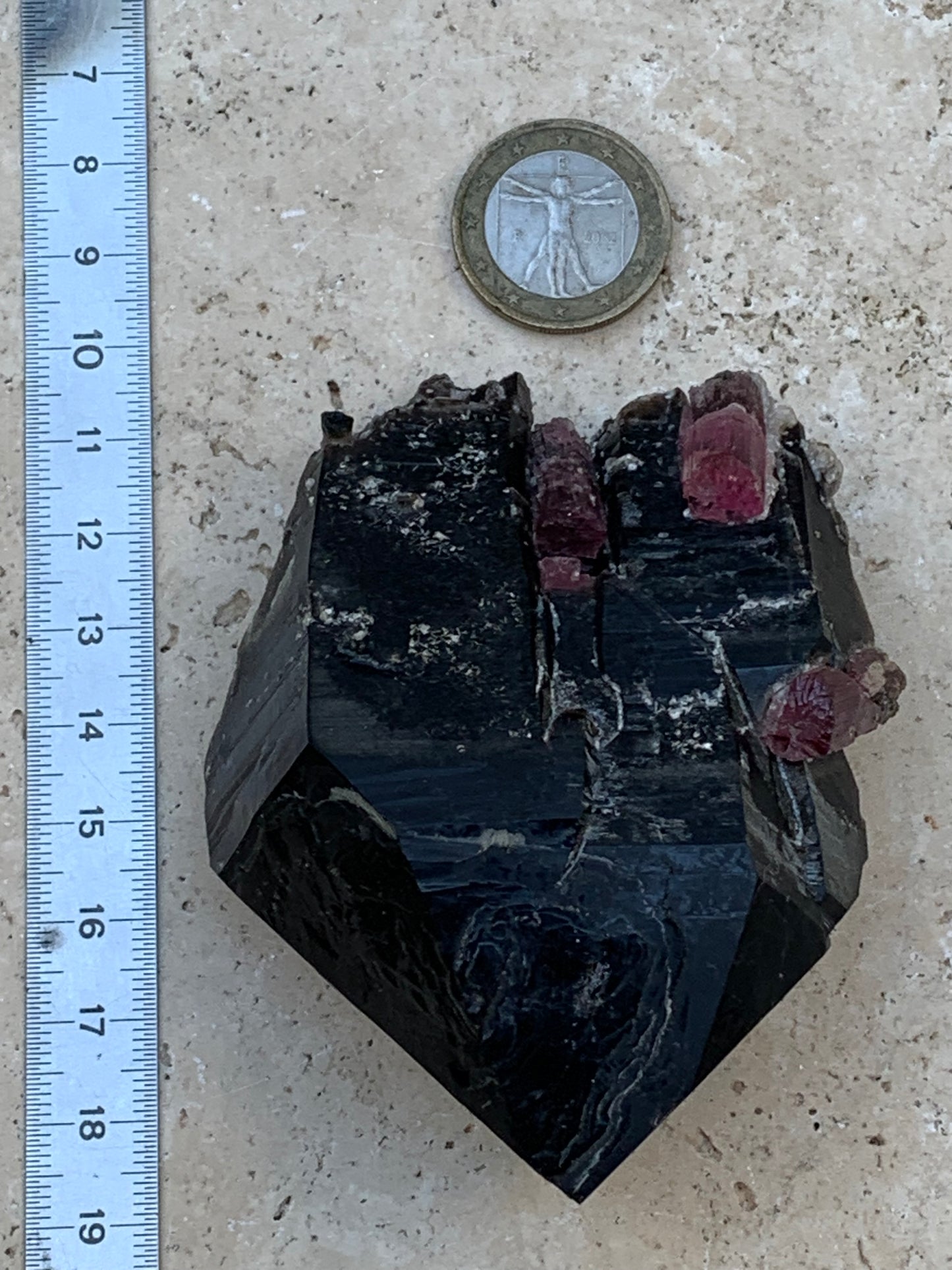 Cristal de roche fumé/ Quartz Morion / Quartz Fumé avec Tourmaline Rubellite, incroyable spécimen naturel de 90 x 70 x 48mm - 216 grammes. Superbe pièce !
