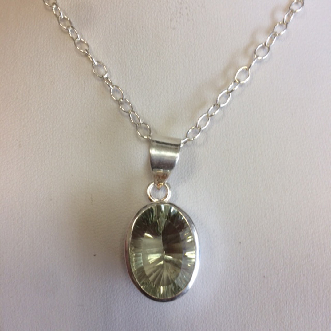 Prasiolite naturelle, superbe pendentif en Argent de 30mm x 14 x 11. Prêt à porter ou pour collection ,exposition...