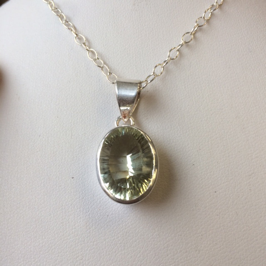 Prasiolite naturelle, superbe pendentif en Argent de 30mm x 14 x 11. Prêt à porter ou pour collection ,exposition...