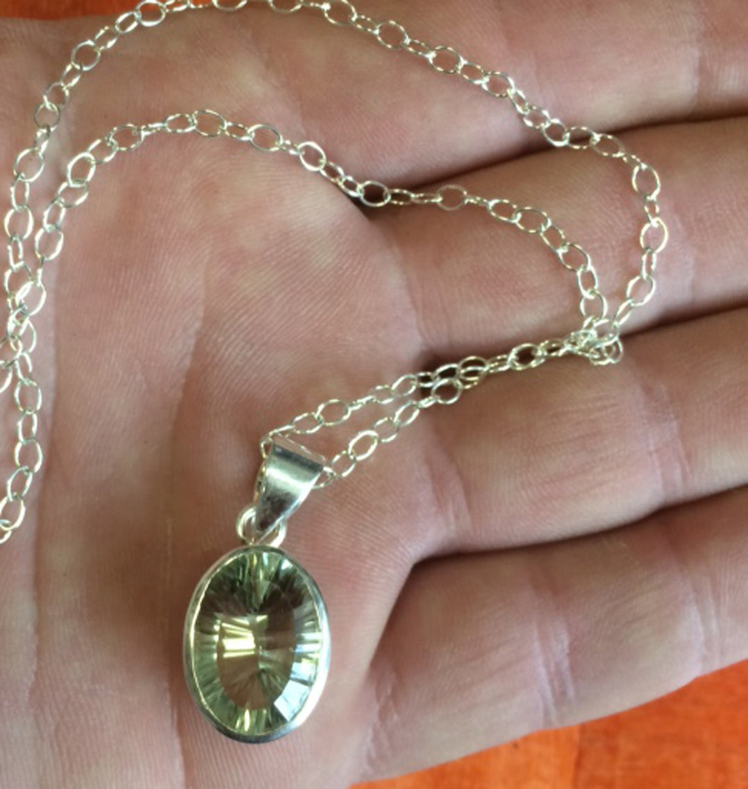 Prasiolite naturelle, superbe pendentif en Argent de 30mm x 14 x 11. Prêt à porter ou pour collection ,exposition...