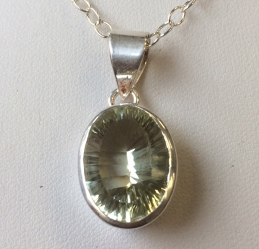 Prasiolite naturelle, superbe pendentif en Argent de 30mm x 14 x 11. Prêt à porter ou pour collection ,exposition...
