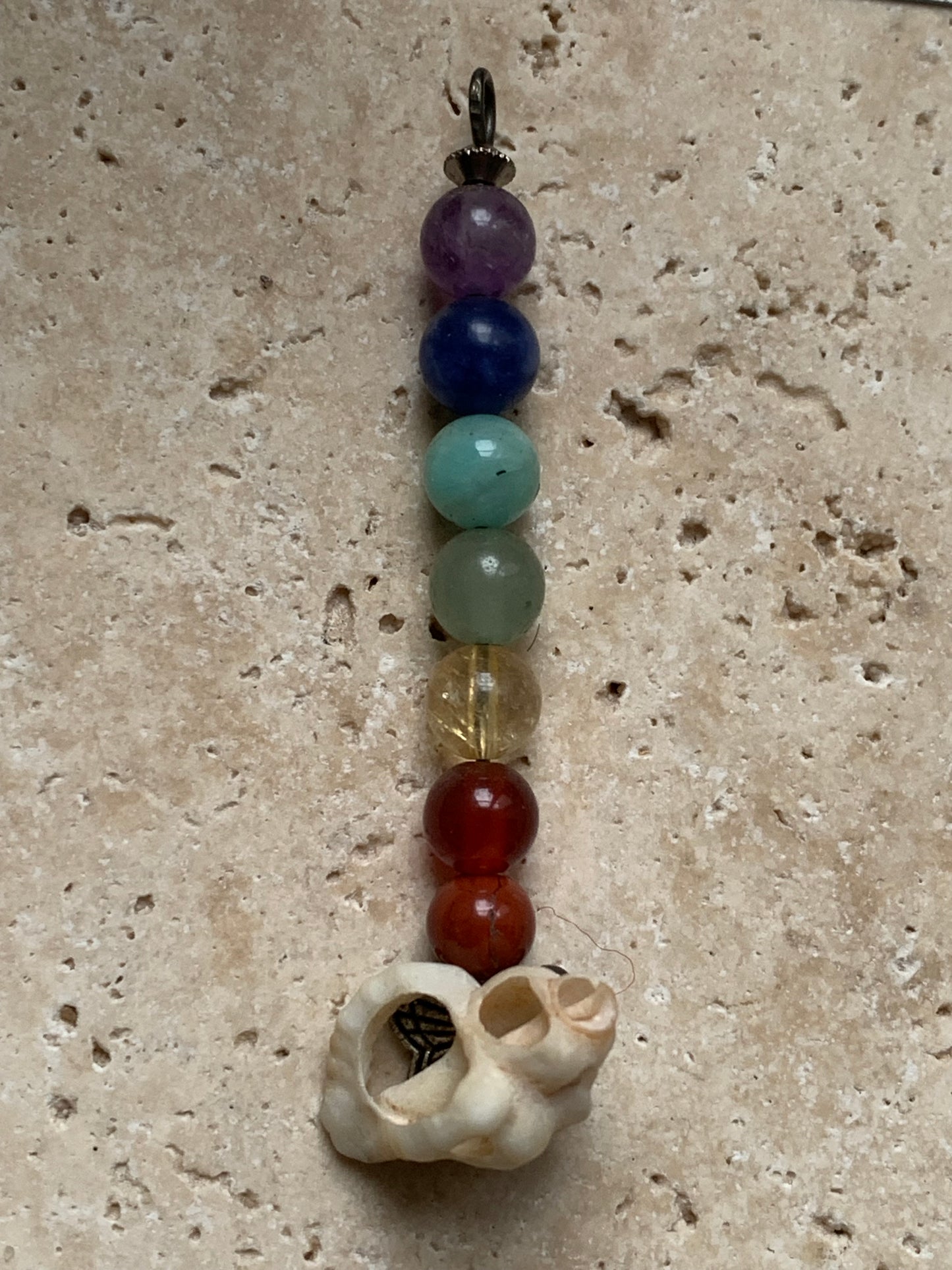'7 chakras' pendant made by Gem & Zen, choice of 7 beads with or without a natural shell! 52 millimeters high x 6 millimeters in diameter. Sold with an adjustable black cord!