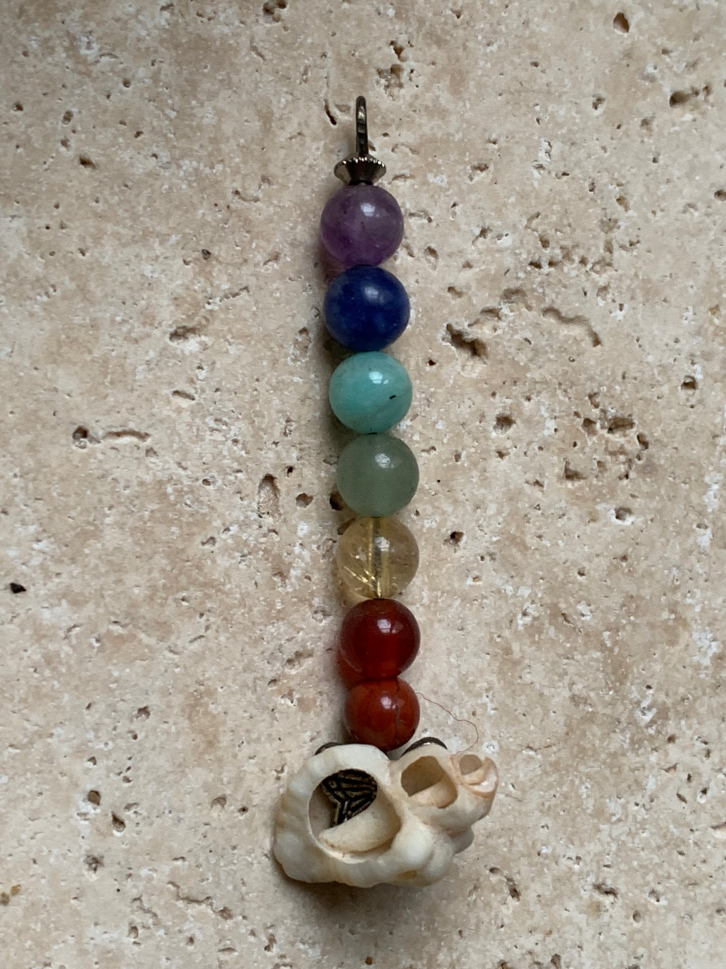 '7 chakras' pendant made by Gem & Zen, choice of 7 beads with or without a natural shell! 52 millimeters high x 6 millimeters in diameter. Sold with an adjustable black cord!