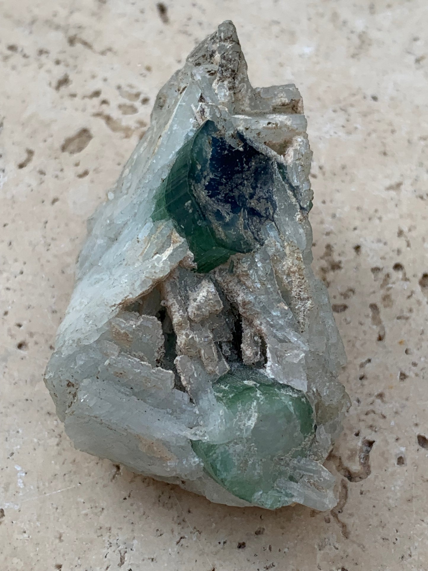 Tourmaline bleue/ Indicolite et Aigue-Marine , spécimen naturel de 52 x 32 x 30 mm - 47,9 grammes !