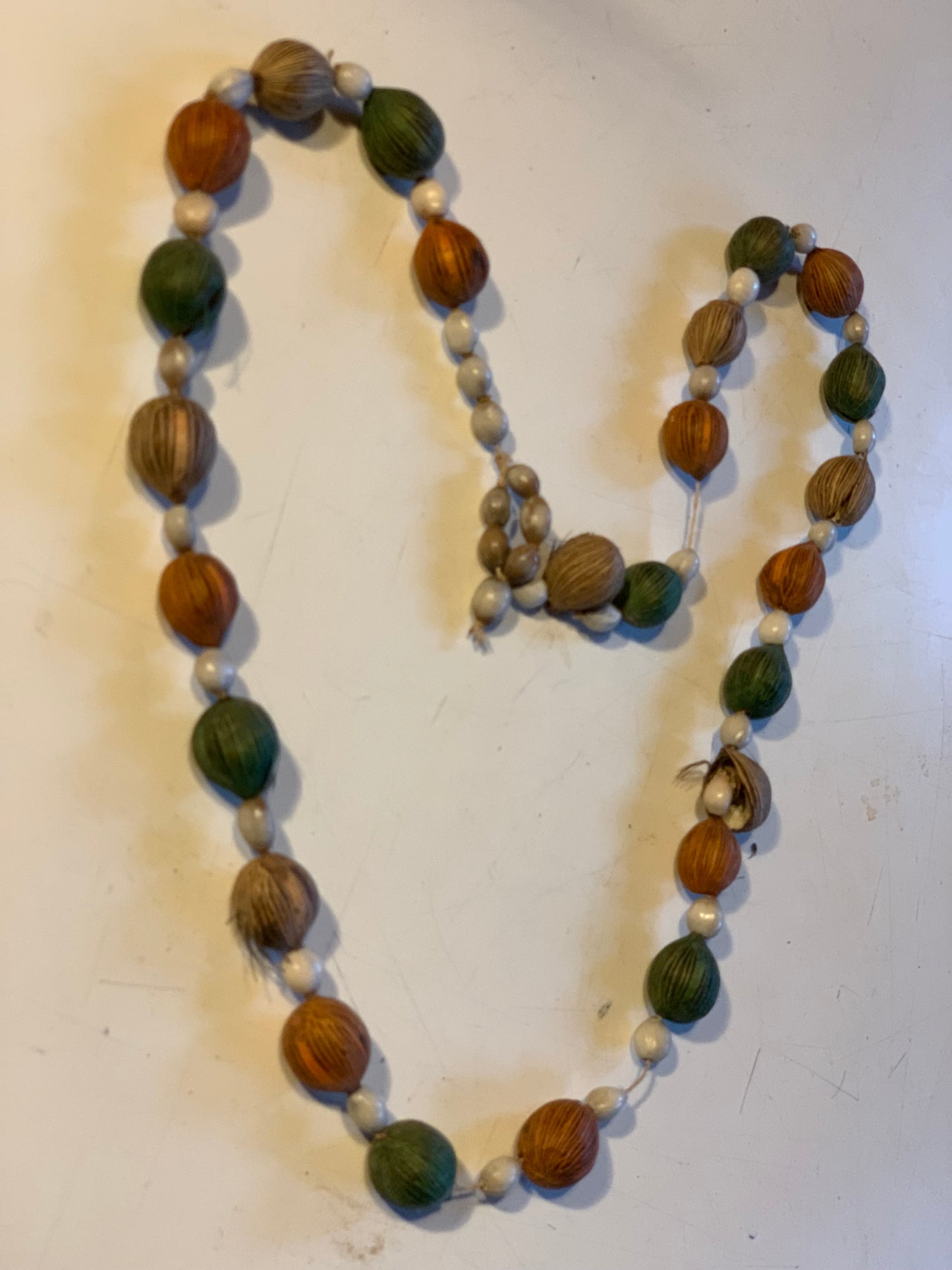 Peruvian necklace made of natural seeds, beads measuring approximately 8 to 20 millimeters. Approximately 74 centimeters long. A superb piece!