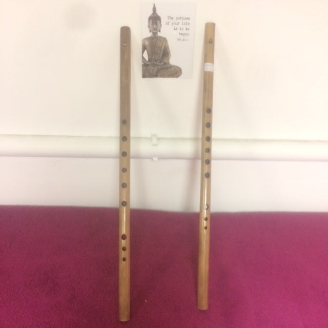This 9-hole Indian bamboo flute is tuned to an Indian scale. It has a very warm sound. In India, this instrument has been played by shepherds and local people for thousands of years...