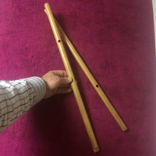 This 9-hole Indian bamboo flute is tuned to an Indian scale. It has a very warm sound. In India, this instrument has been played by shepherds and local people for thousands of years...