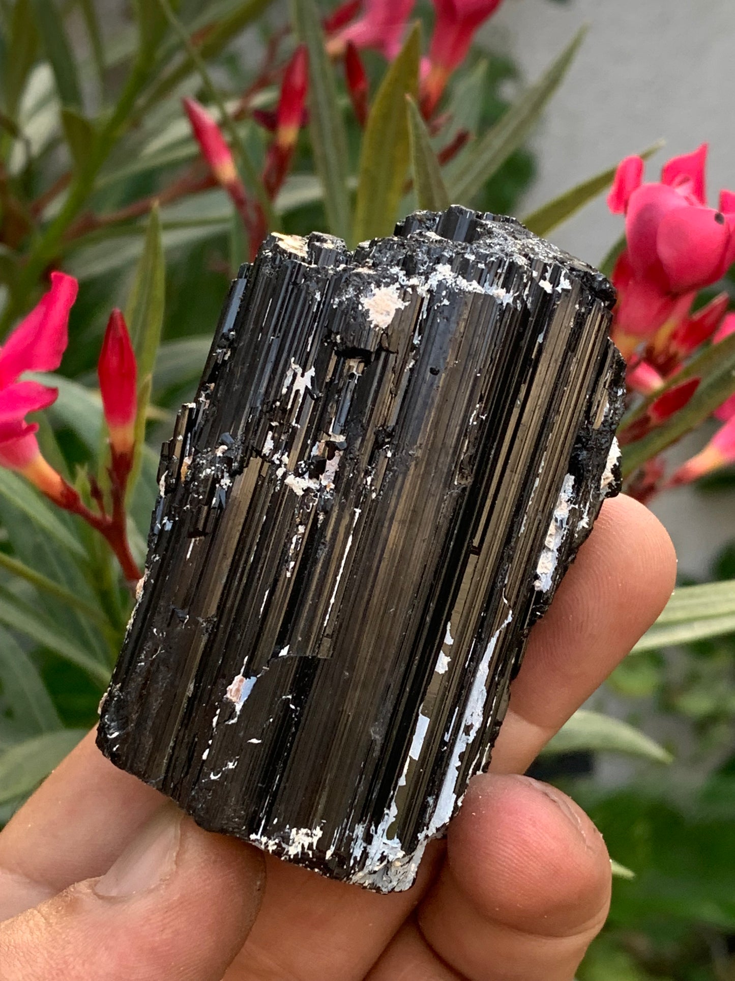 Black tourmaline, natural specimen measuring 65 x 49 x 45 mm - 248.2 grams. A very beautiful tourmaline block!