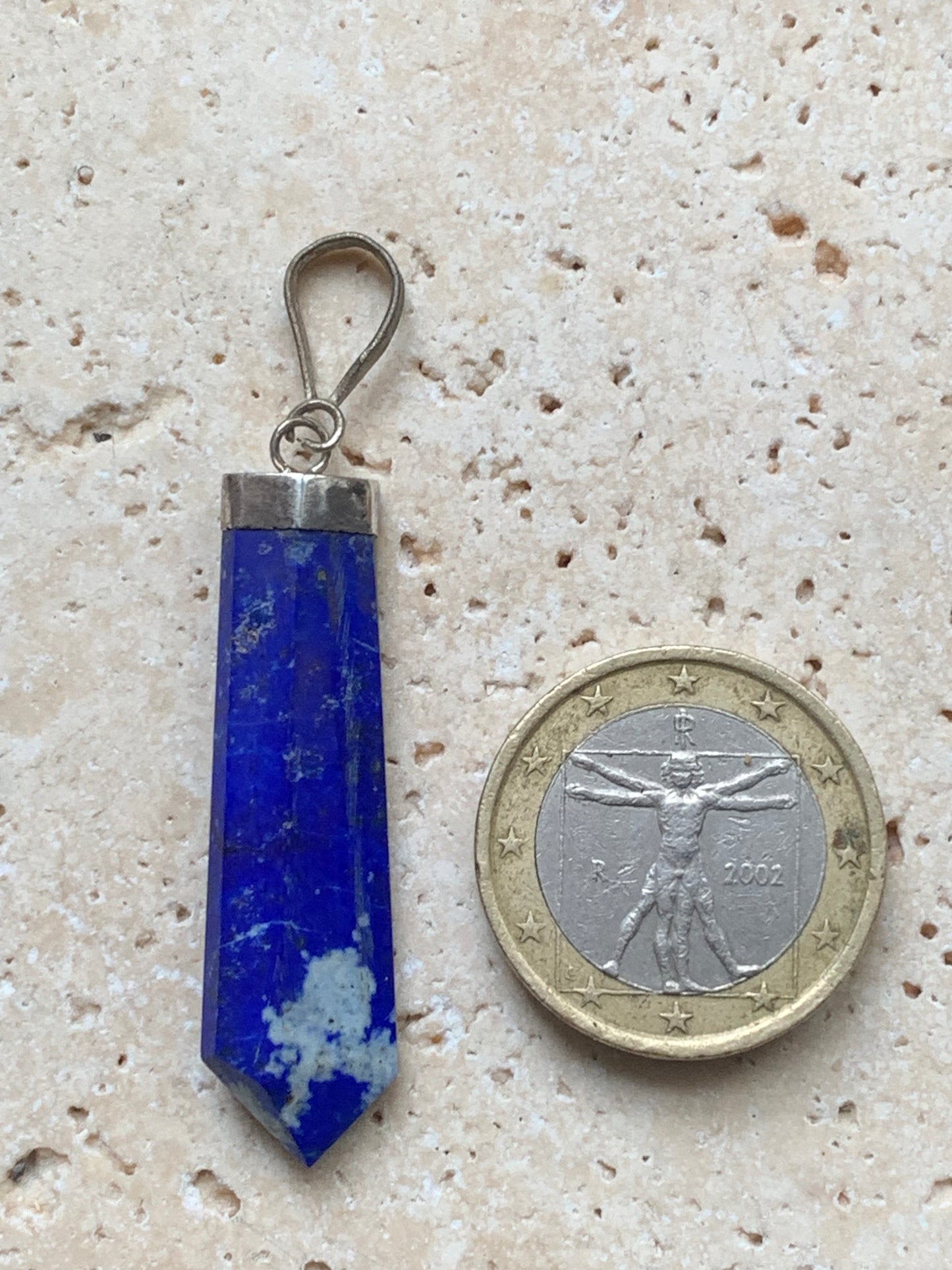 Lapis lazuli, pièce unique en Argent de 52 millimètres de hauteur x 11 millimètres de largeur x 6 d'épaisseur. Vendu avec un cordon réglable de couleur noire !