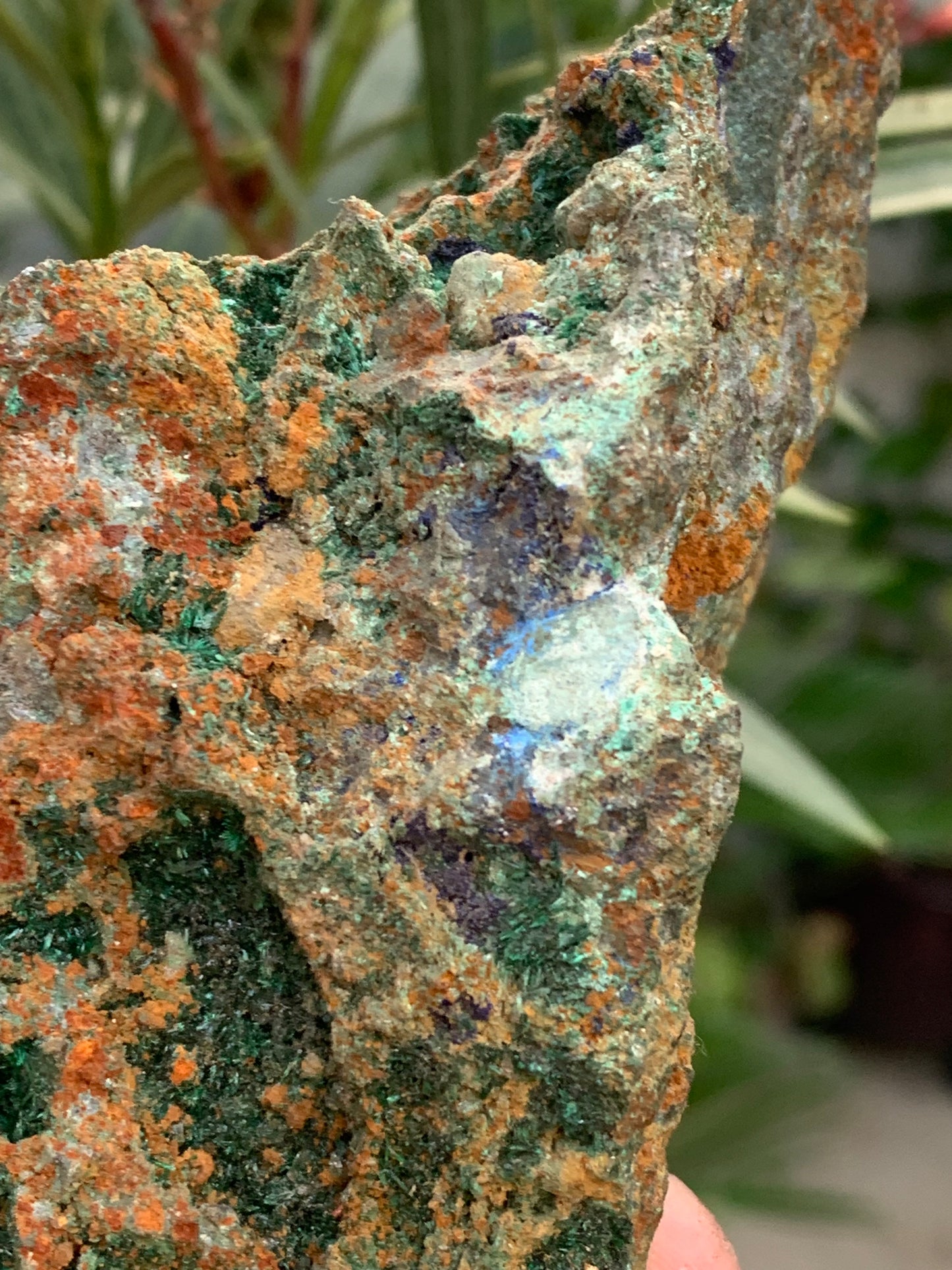 Brochantite, spécimen naturel brut de 160 x 90 x 90 mm - 872 grammes !